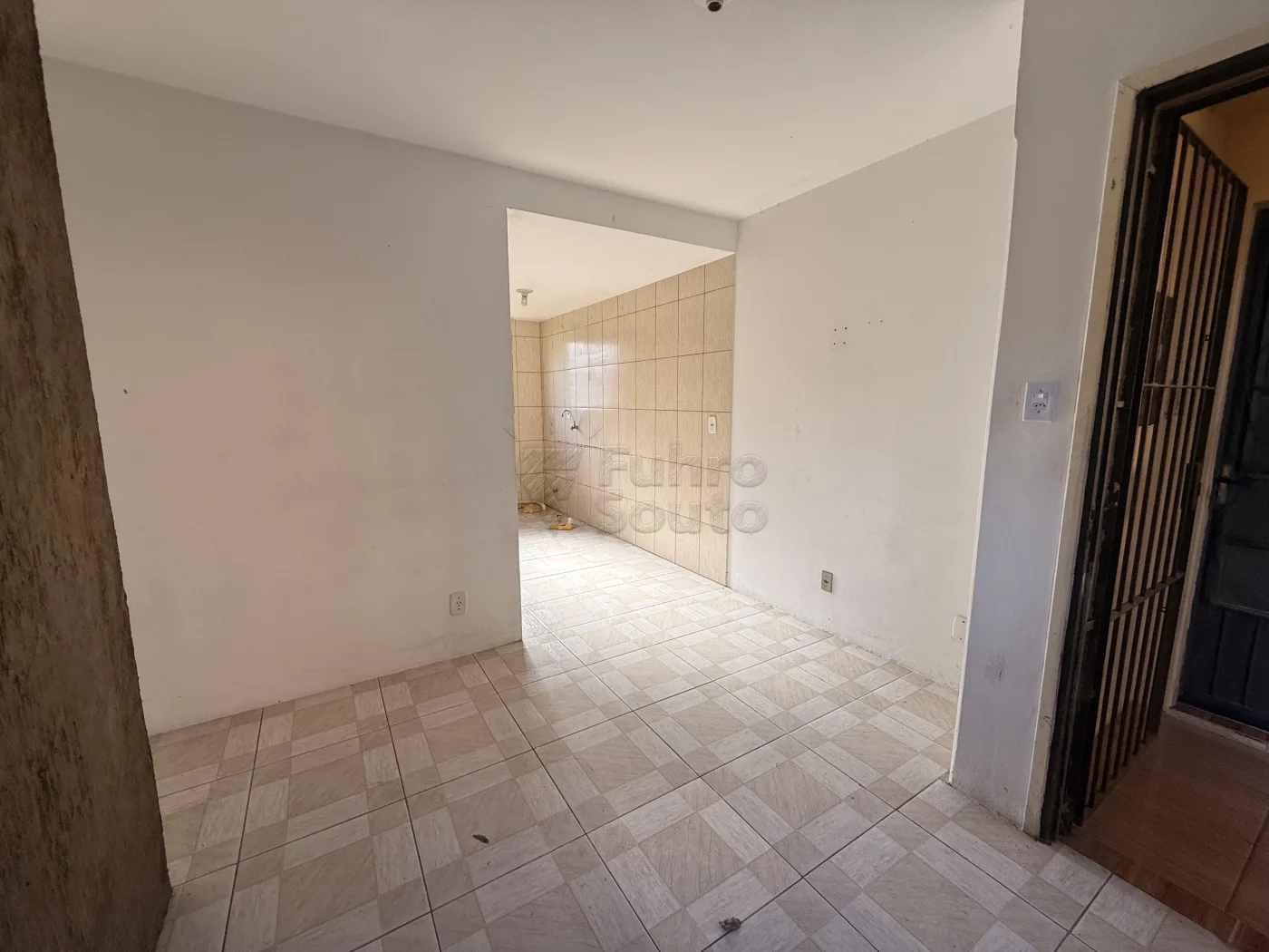 Comprar Apartamento / Padr&atilde;o em Pelotas R$ 127.200,00 - Foto 3