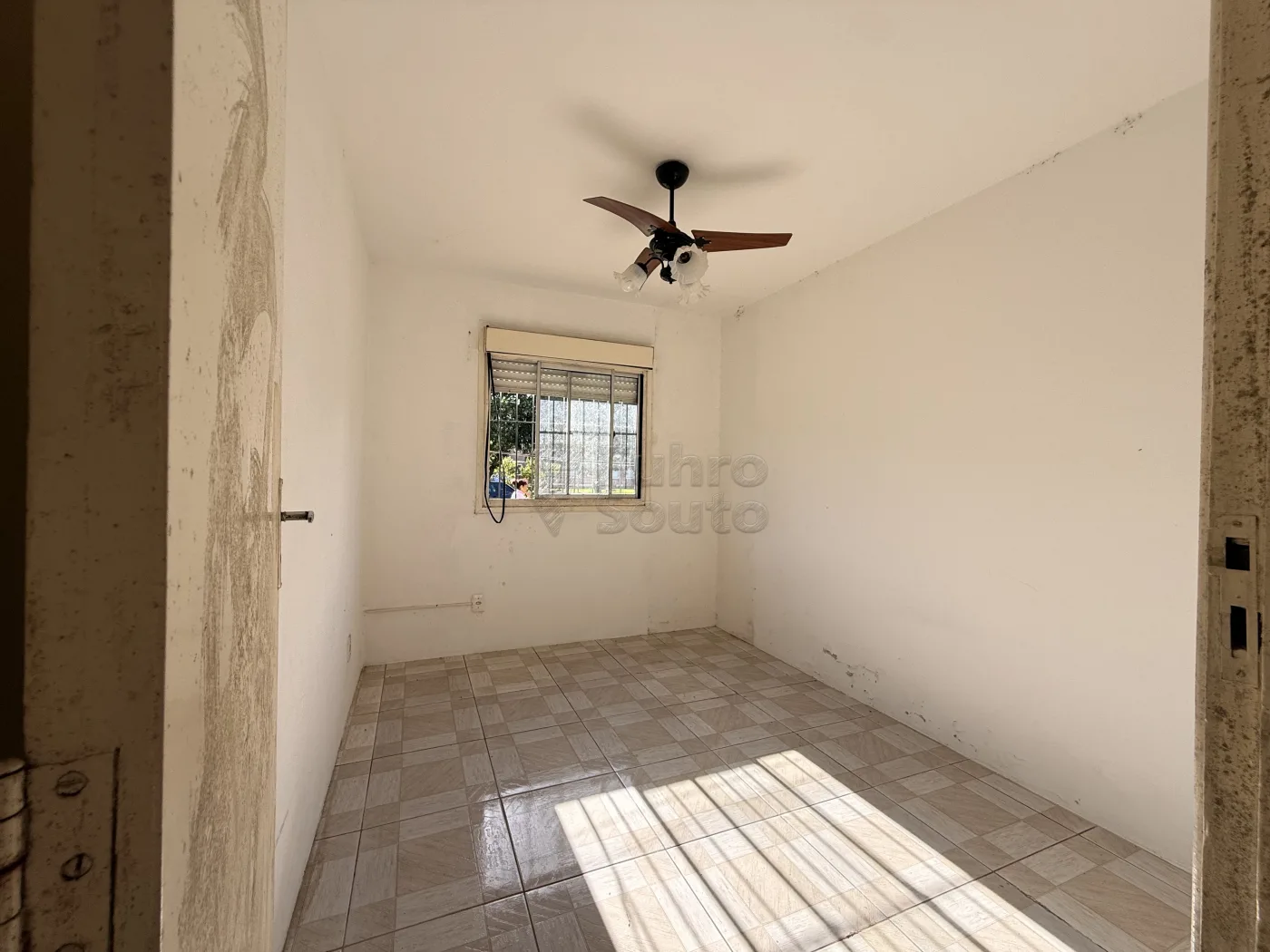 Comprar Apartamento / Padr&atilde;o em Pelotas R$ 127.200,00 - Foto 4