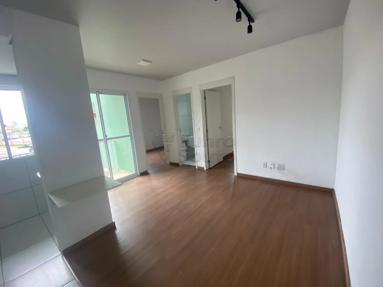 Comprar Apartamento / Padr&atilde;o em Pelotas R$ 240.000,00 - Foto 2