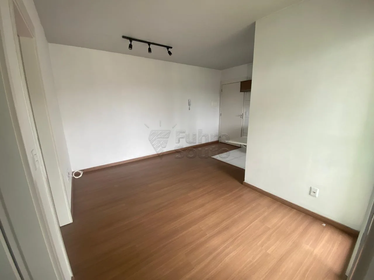 Comprar Apartamento / Padr&atilde;o em Pelotas R$ 240.000,00 - Foto 3