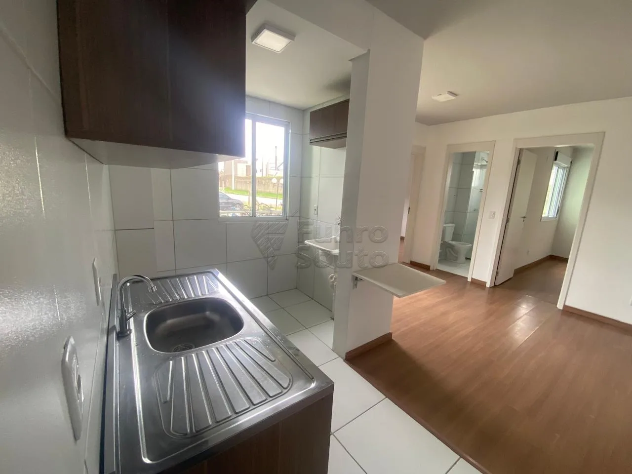 Comprar Apartamento / Padr&atilde;o em Pelotas R$ 240.000,00 - Foto 4
