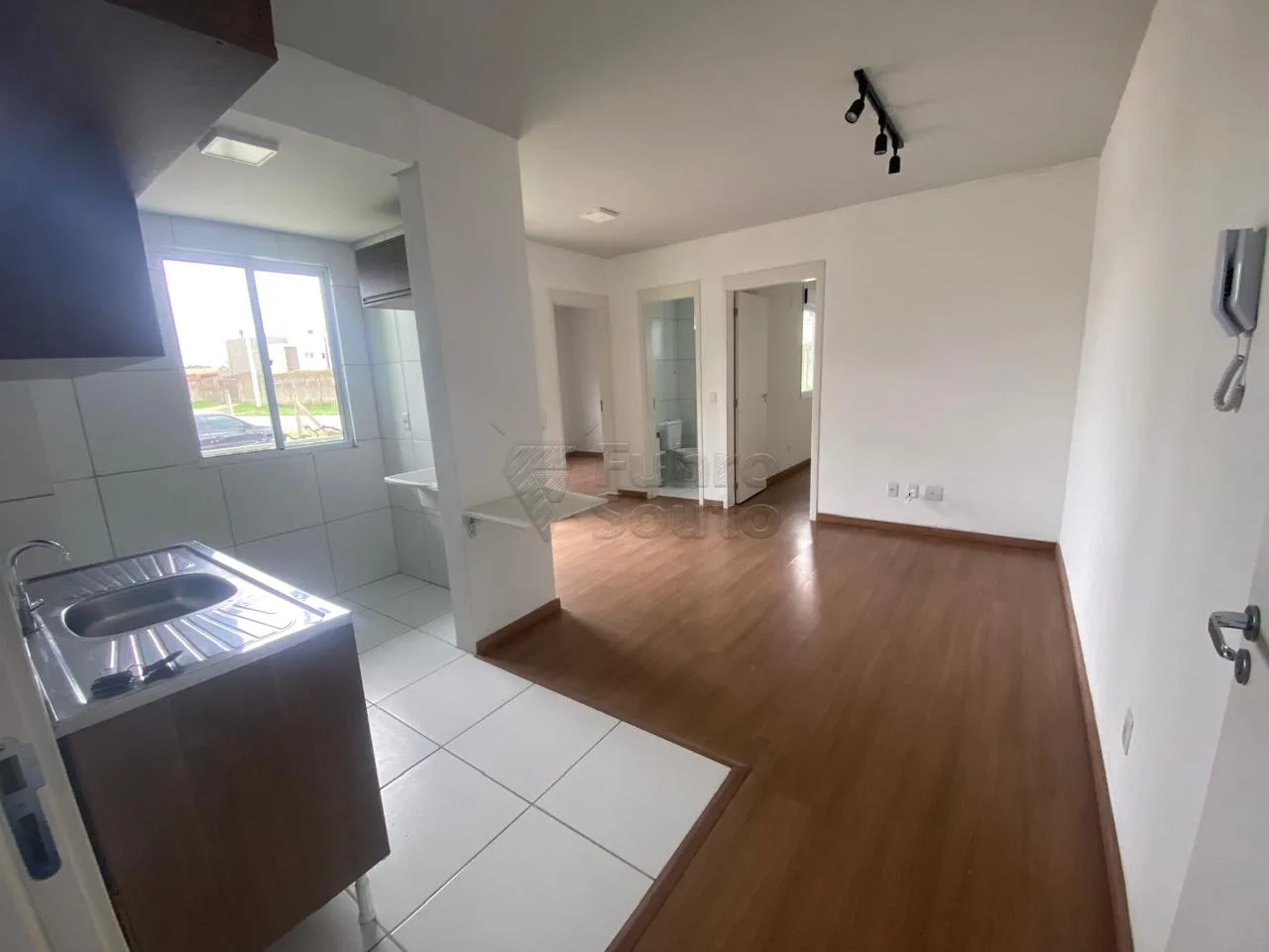 Comprar Apartamento / Padr&atilde;o em Pelotas R$ 240.000,00 - Foto 5