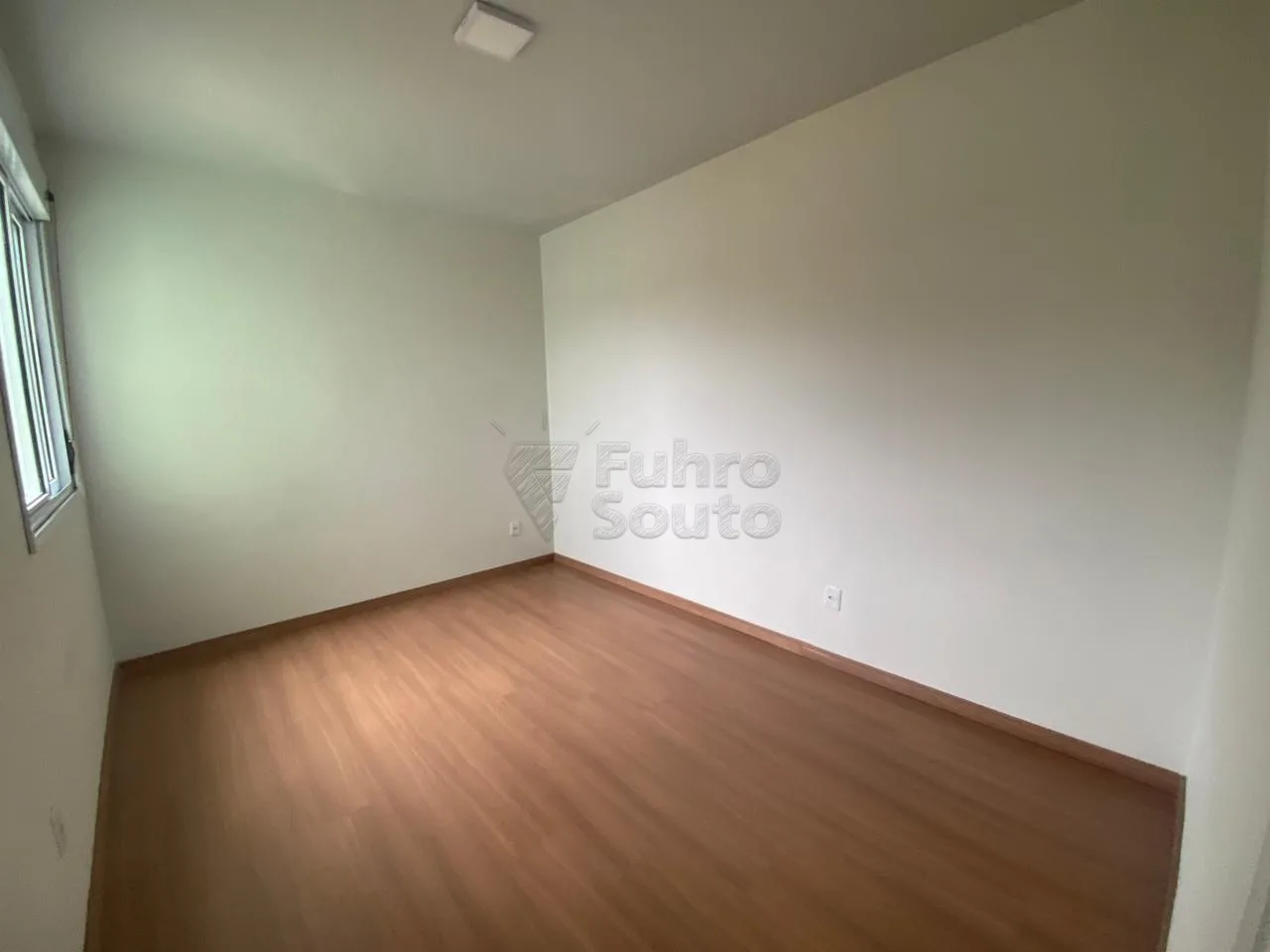Comprar Apartamento / Padr&atilde;o em Pelotas R$ 240.000,00 - Foto 6