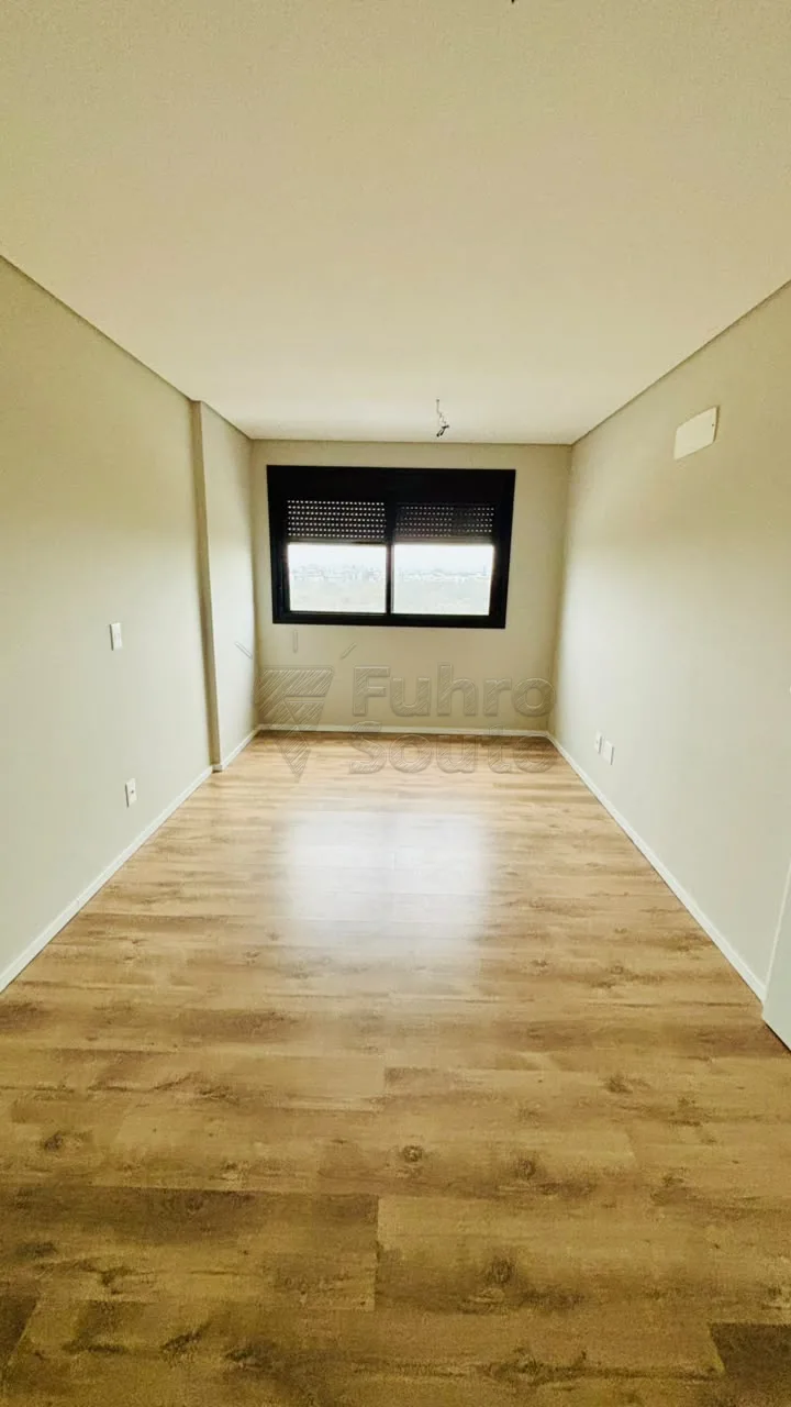 Comprar Apartamento / Padr&atilde;o em Pelotas R$ 450.000,00 - Foto 4