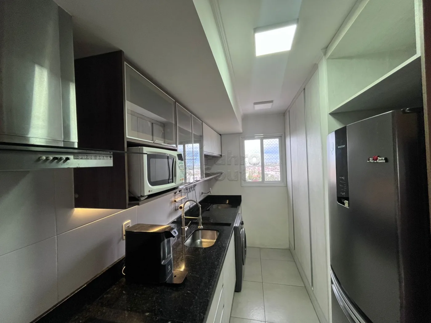 Comprar Apartamento / Padr&atilde;o em Pelotas R$ 399.000,00 - Foto 7