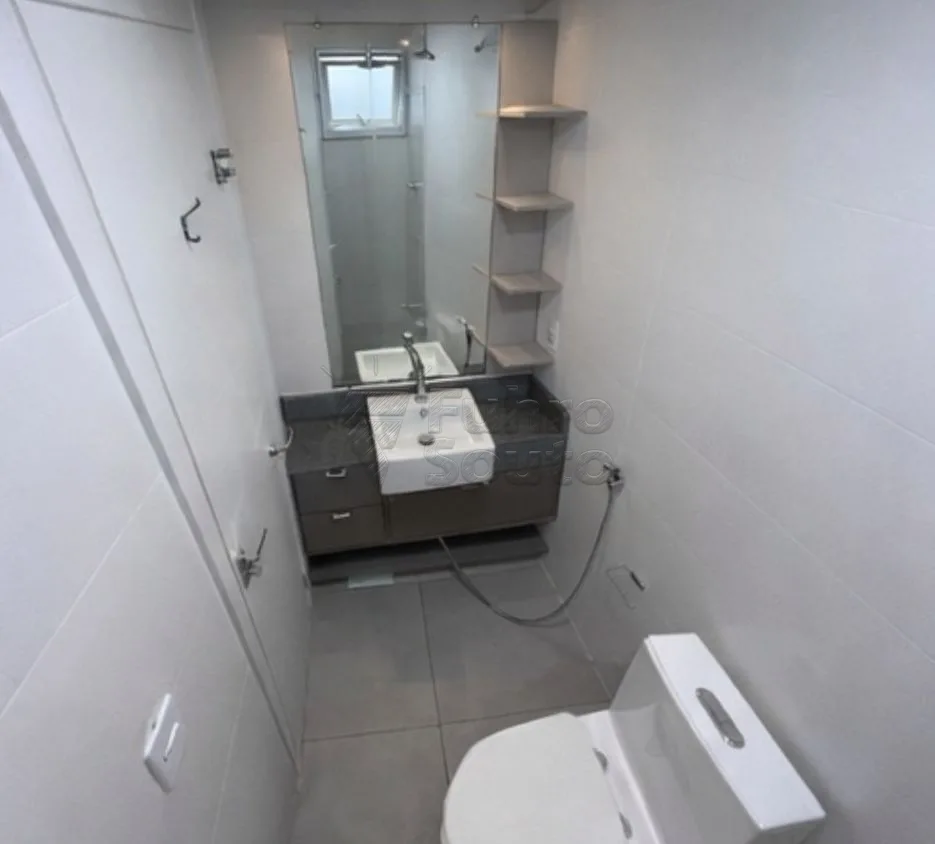 Comprar Apartamento / Padr&atilde;o em Pelotas R$ 399.000,00 - Foto 12