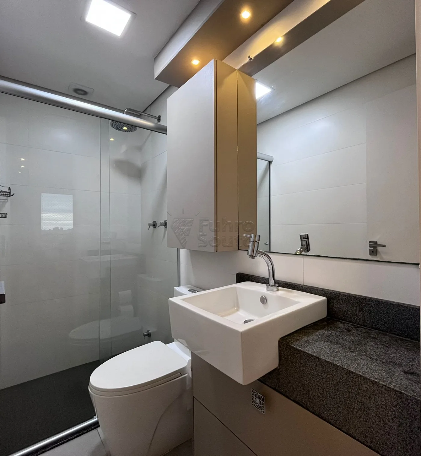 Comprar Apartamento / Padr&atilde;o em Pelotas R$ 399.000,00 - Foto 16