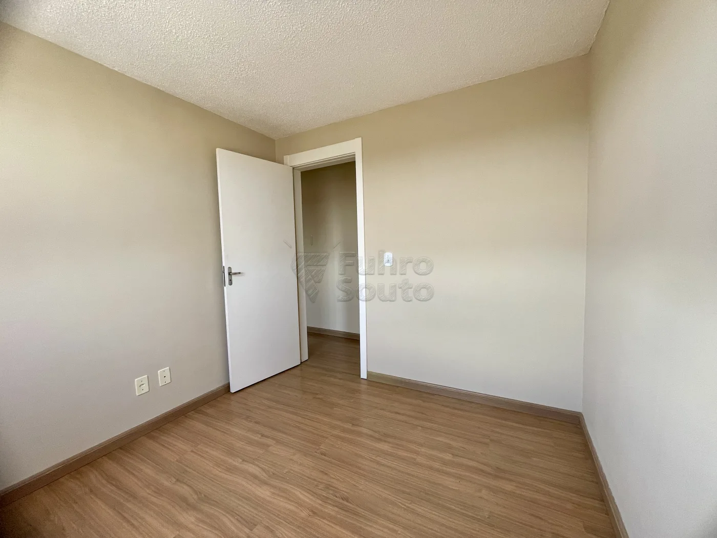 Comprar Apartamento / Padr&atilde;o em Pelotas R$ 178.000,00 - Foto 1