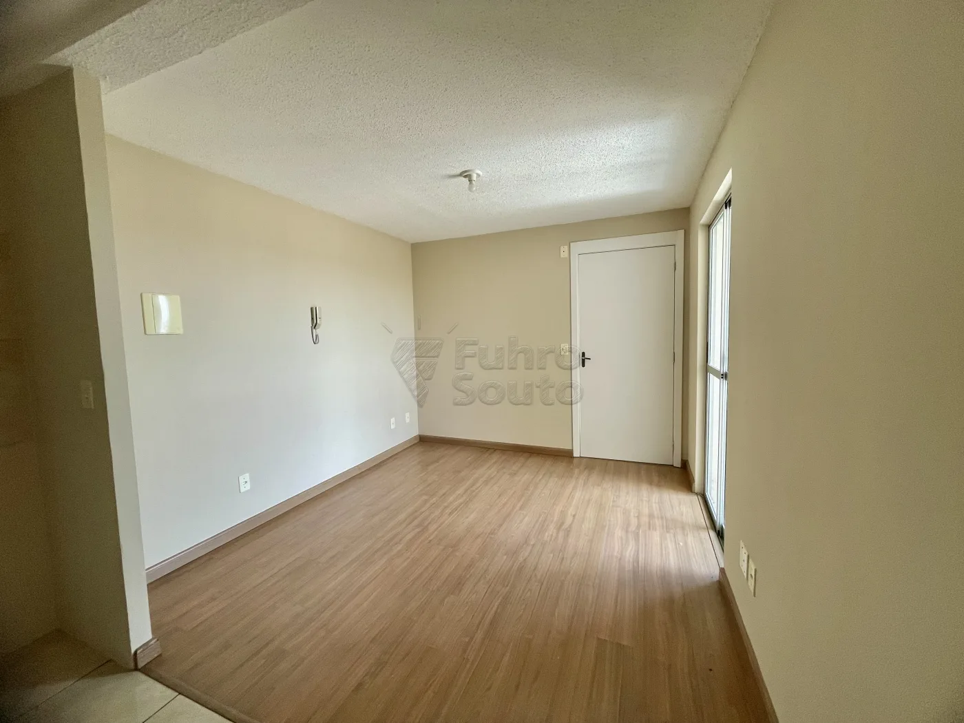Comprar Apartamento / Padr&atilde;o em Pelotas R$ 178.000,00 - Foto 2
