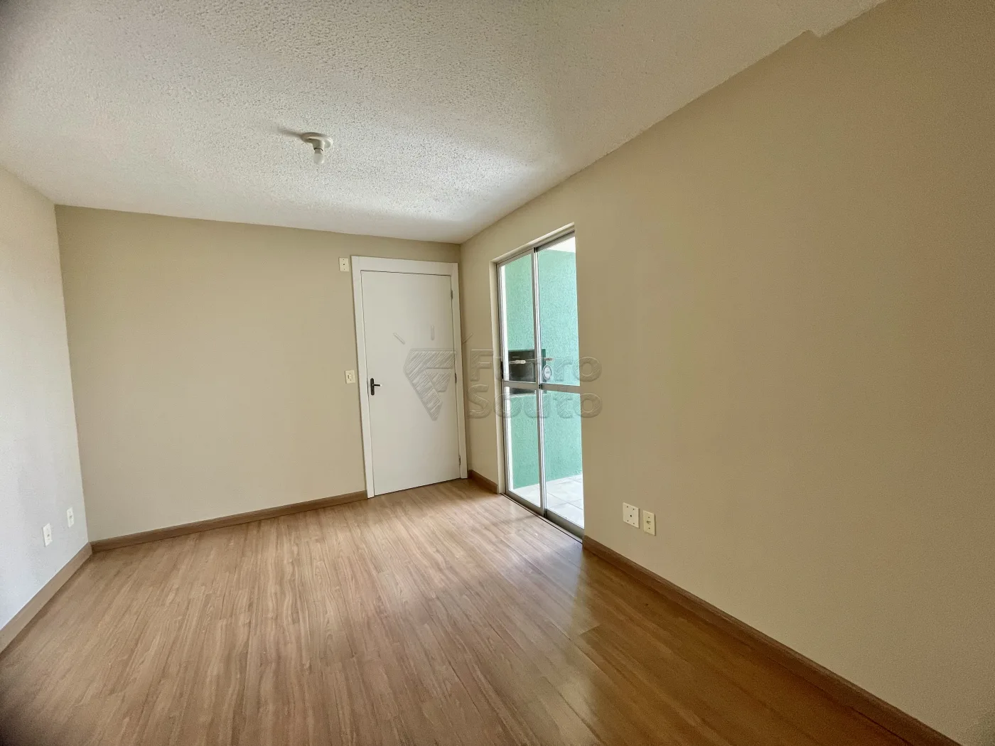 Comprar Apartamento / Padr&atilde;o em Pelotas R$ 178.000,00 - Foto 5