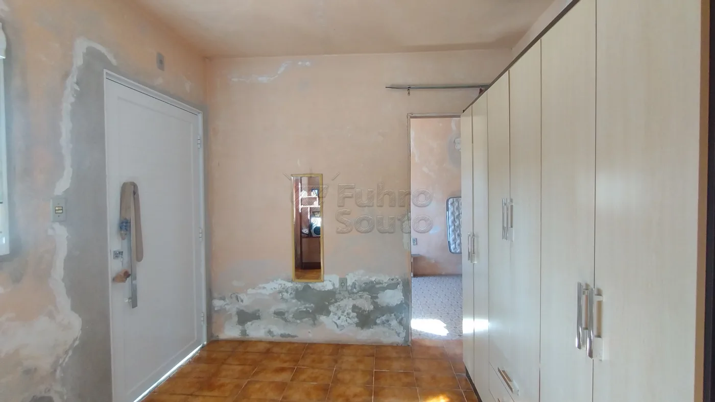 Comprar Casa / Padr&atilde;o em Pelotas R$ 215.000,00 - Foto 3