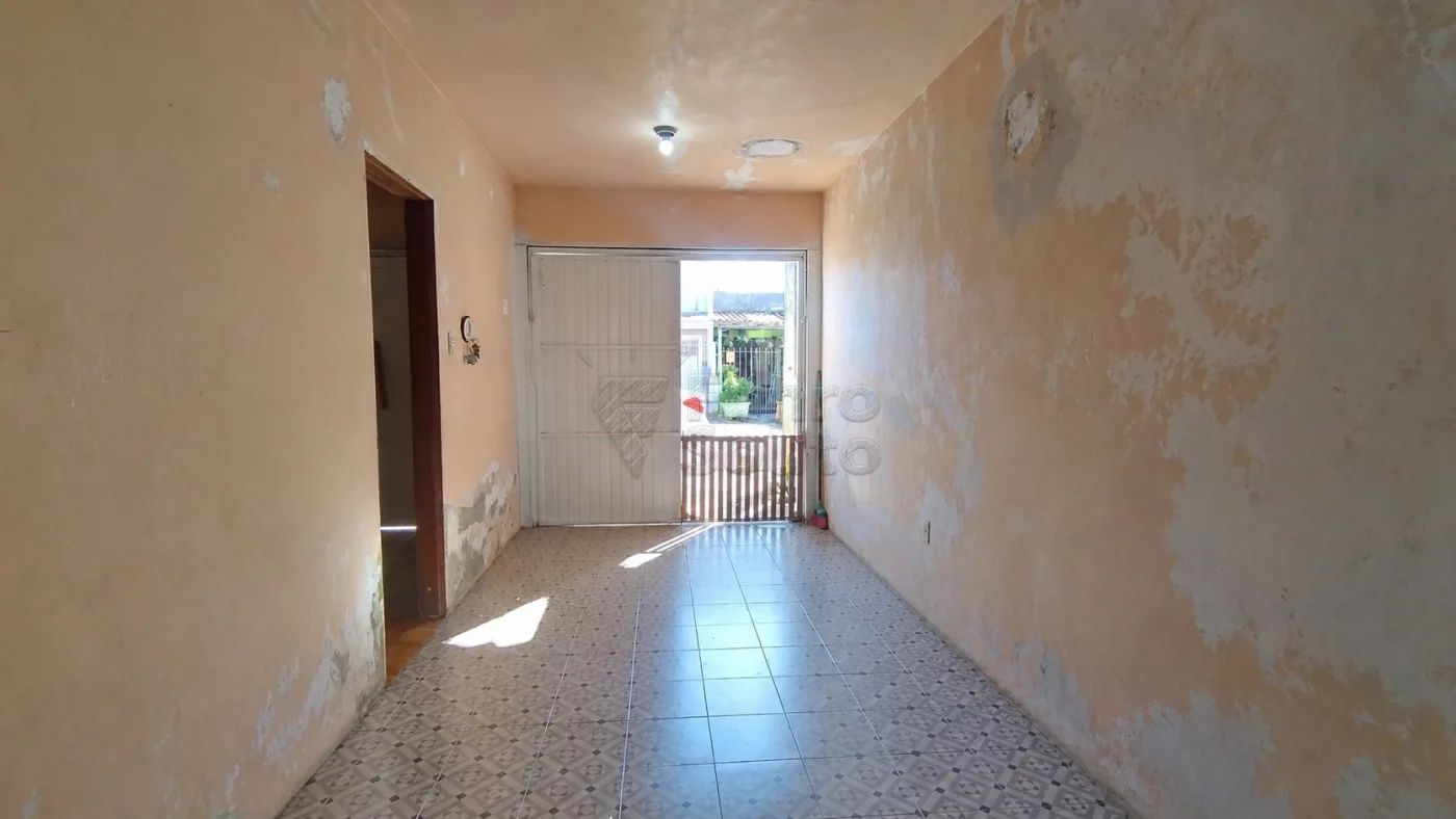 Comprar Casa / Padr&atilde;o em Pelotas R$ 215.000,00 - Foto 4