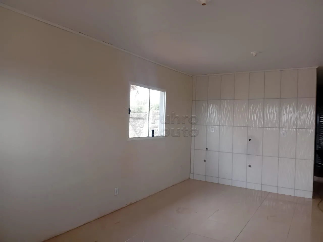 Comprar Casa / Padr&atilde;o em Pelotas R$ 185.000,00 - Foto 1