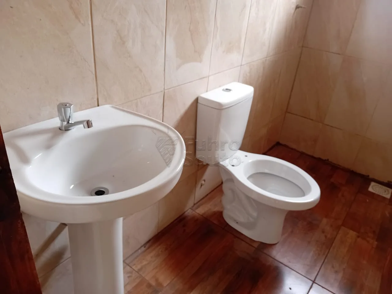 Comprar Casa / Padr&atilde;o em Pelotas R$ 185.000,00 - Foto 5