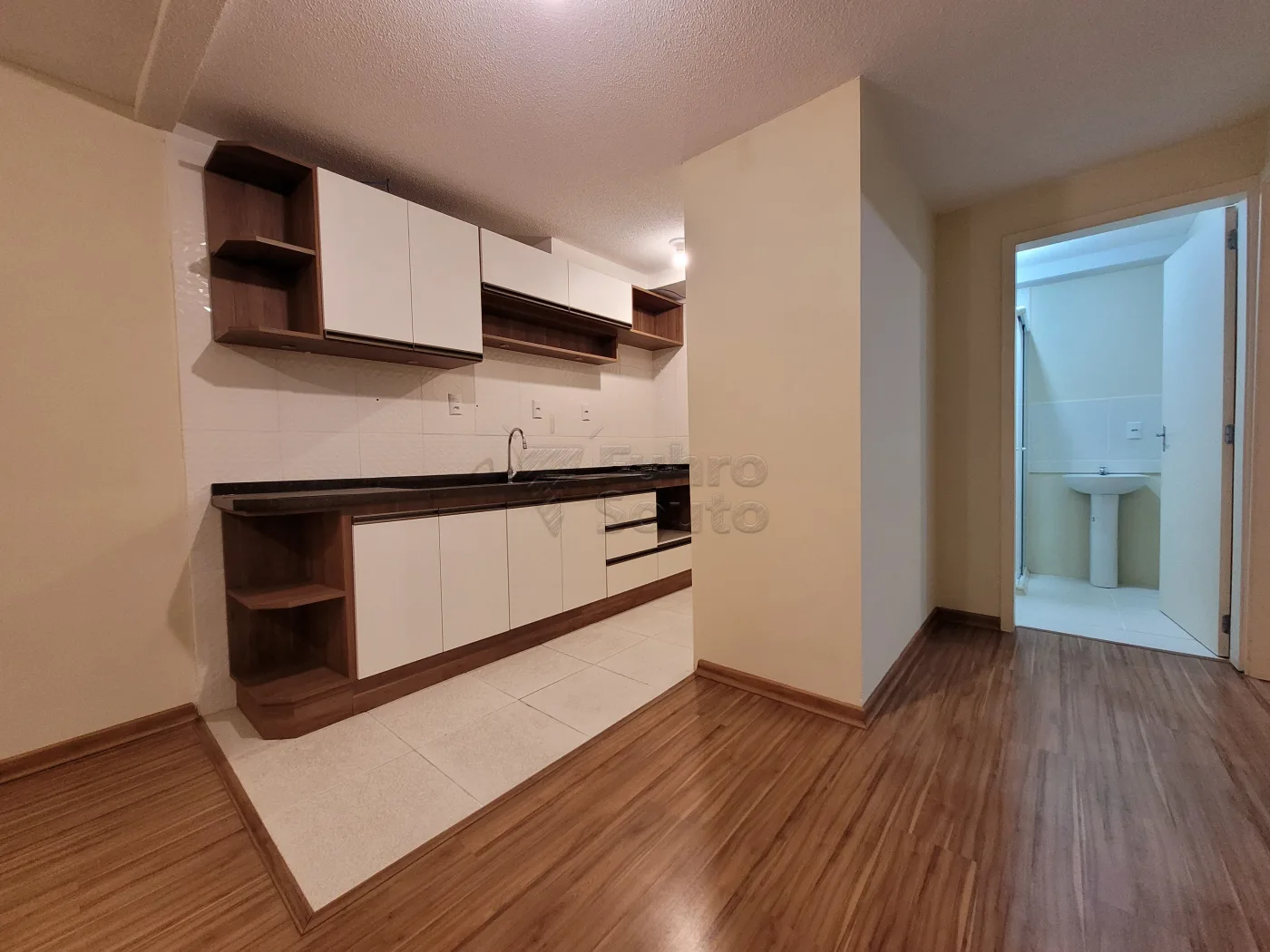 Comprar Apartamento / Padr&atilde;o em Pelotas R$ 149.900,00 - Foto 4