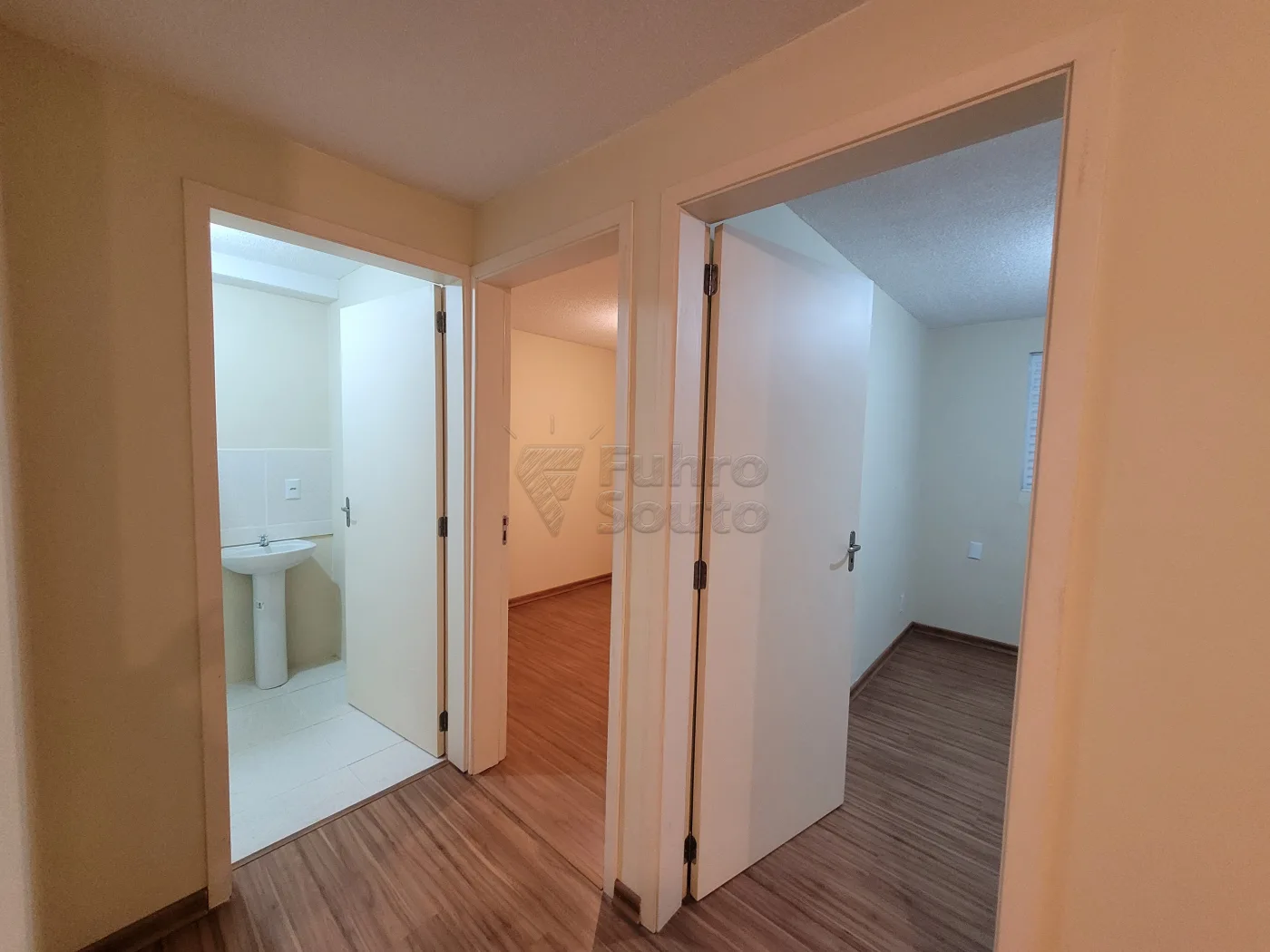 Comprar Apartamento / Padr&atilde;o em Pelotas R$ 149.900,00 - Foto 6