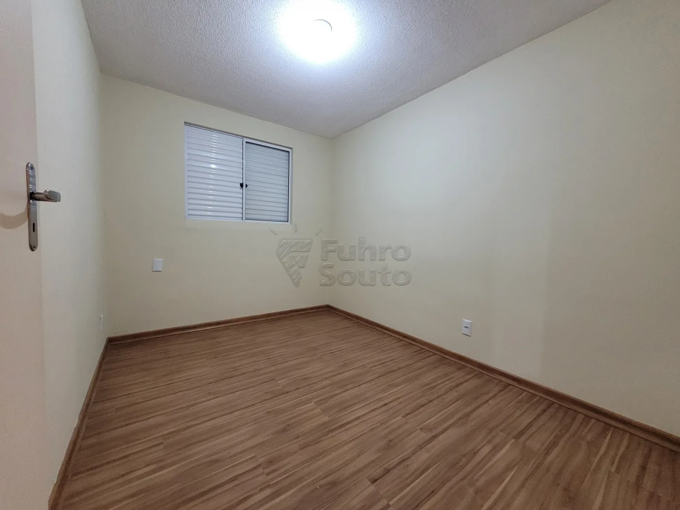 Comprar Apartamento / Padr&atilde;o em Pelotas R$ 149.900,00 - Foto 7