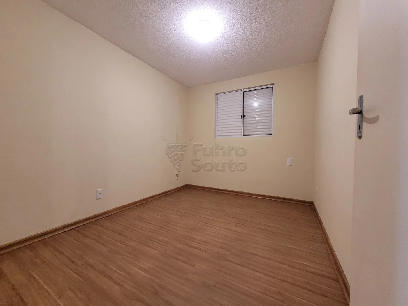 Comprar Apartamento / Padr&atilde;o em Pelotas R$ 149.900,00 - Foto 8