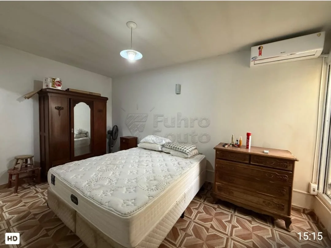 Comprar Casa / Padr&atilde;o em Pelotas R$ 349.000,00 - Foto 4