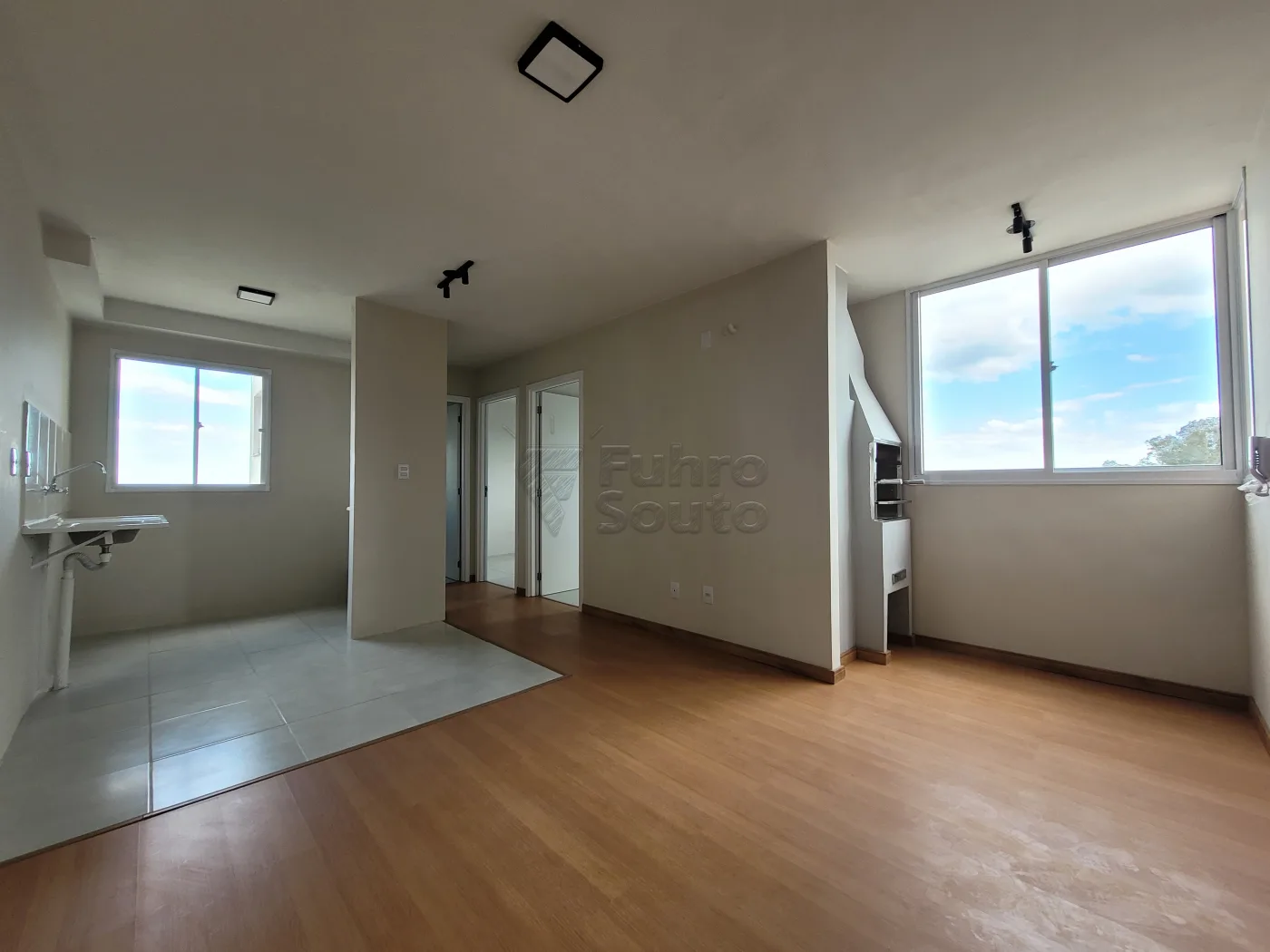 Comprar Apartamento / Padr&atilde;o em Pelotas R$ 169.900,00 - Foto 1