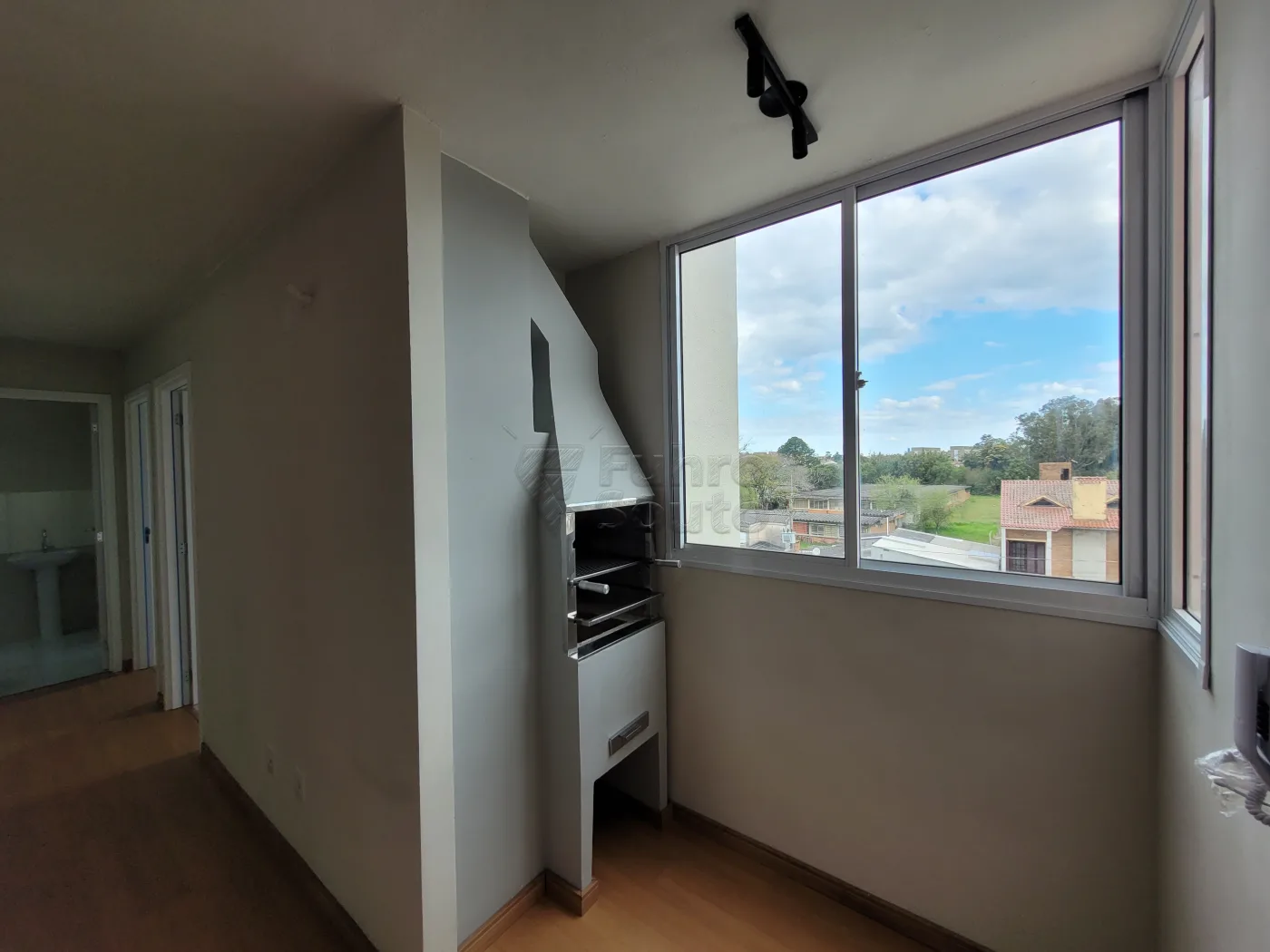 Comprar Apartamento / Padr&atilde;o em Pelotas R$ 169.900,00 - Foto 2