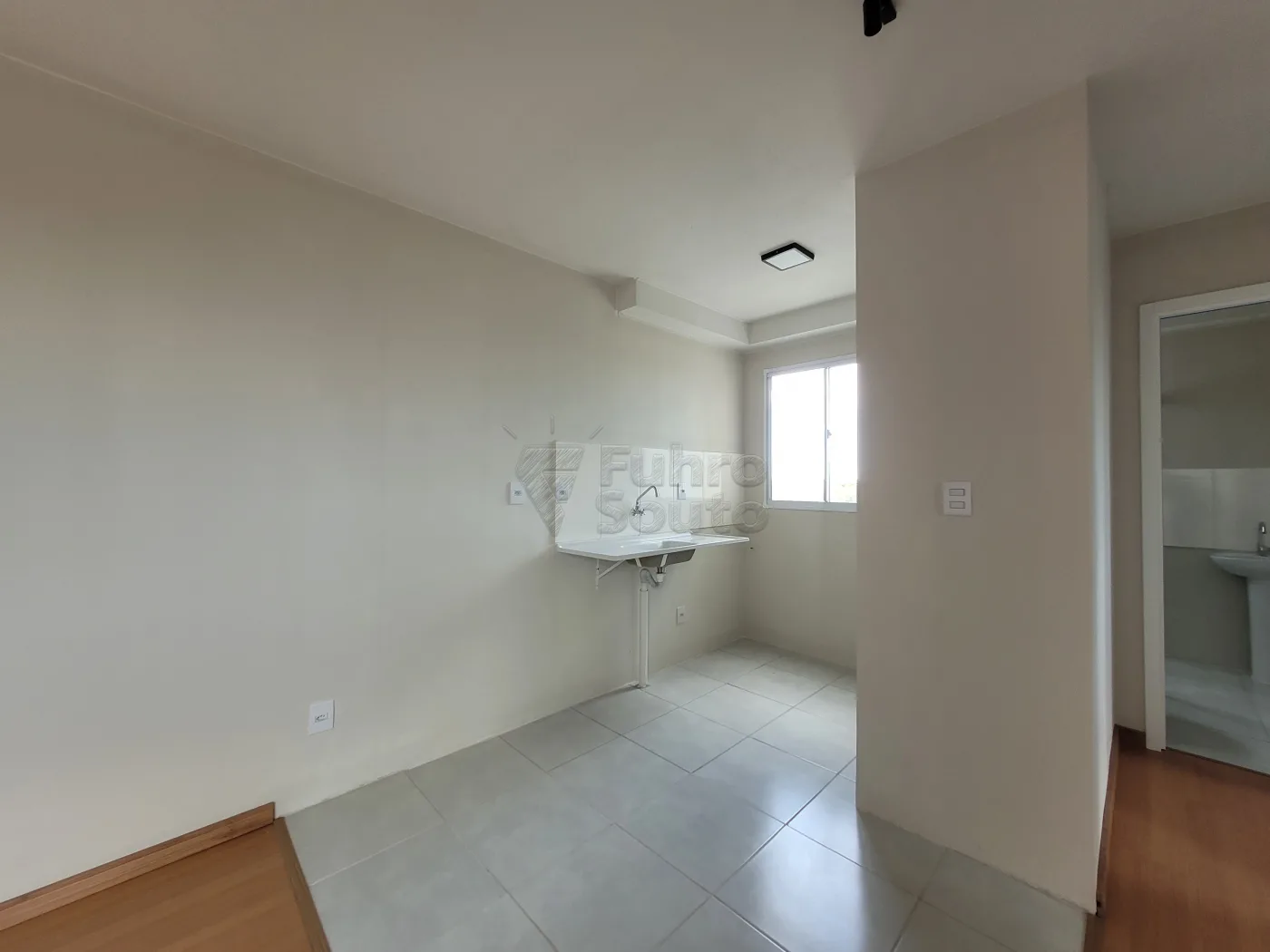 Comprar Apartamento / Padr&atilde;o em Pelotas R$ 169.900,00 - Foto 5