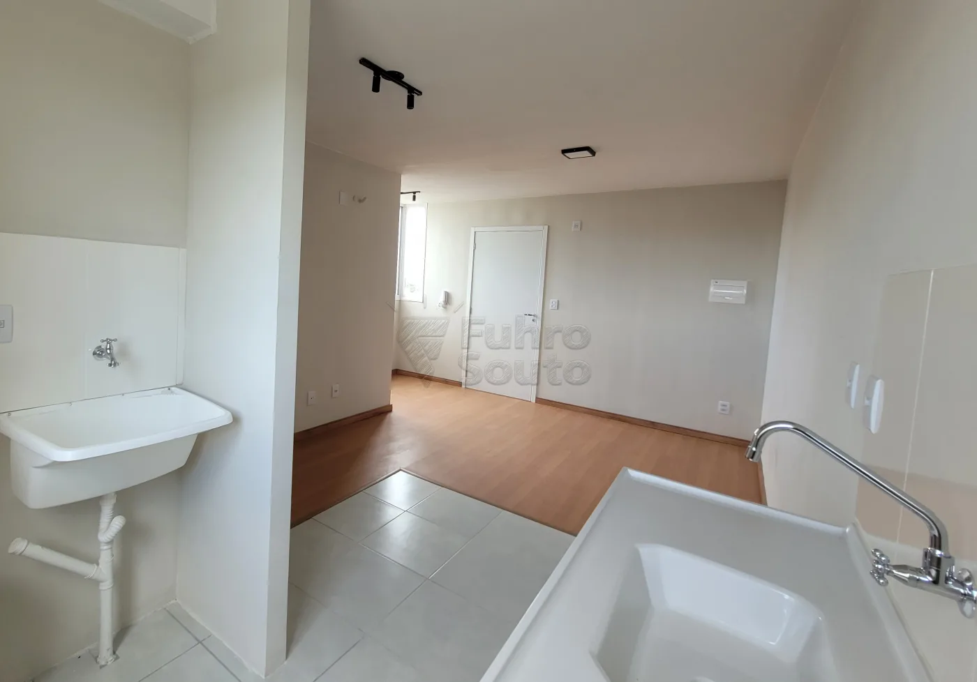 Comprar Apartamento / Padr&atilde;o em Pelotas R$ 169.900,00 - Foto 7
