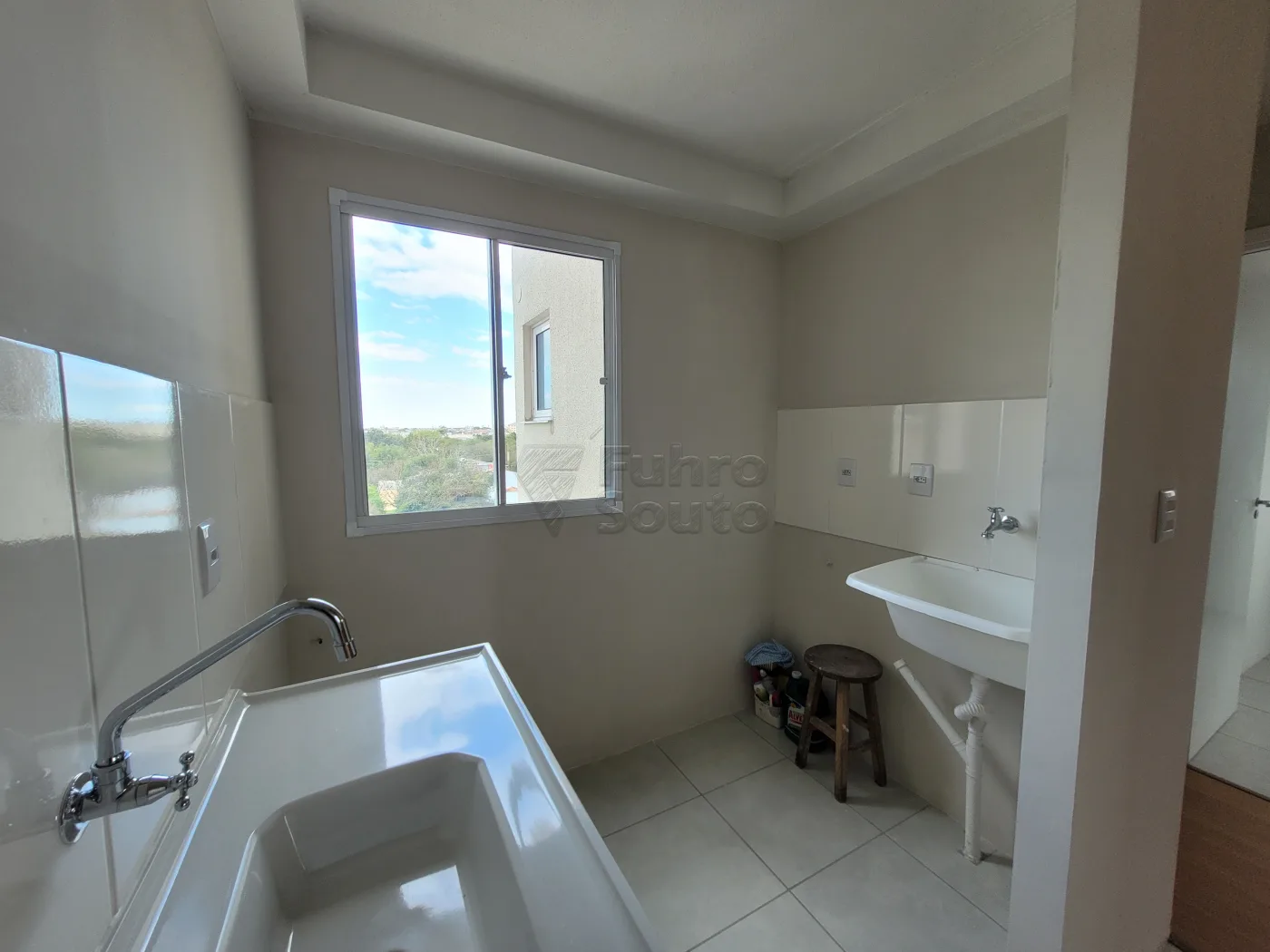 Comprar Apartamento / Padr&atilde;o em Pelotas R$ 169.900,00 - Foto 9
