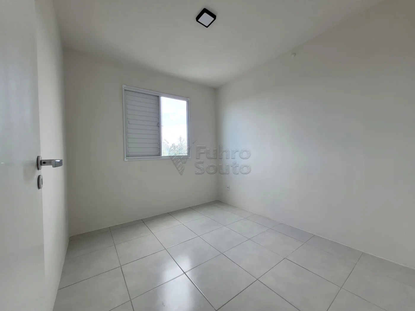 Comprar Apartamento / Padr&atilde;o em Pelotas R$ 169.900,00 - Foto 11