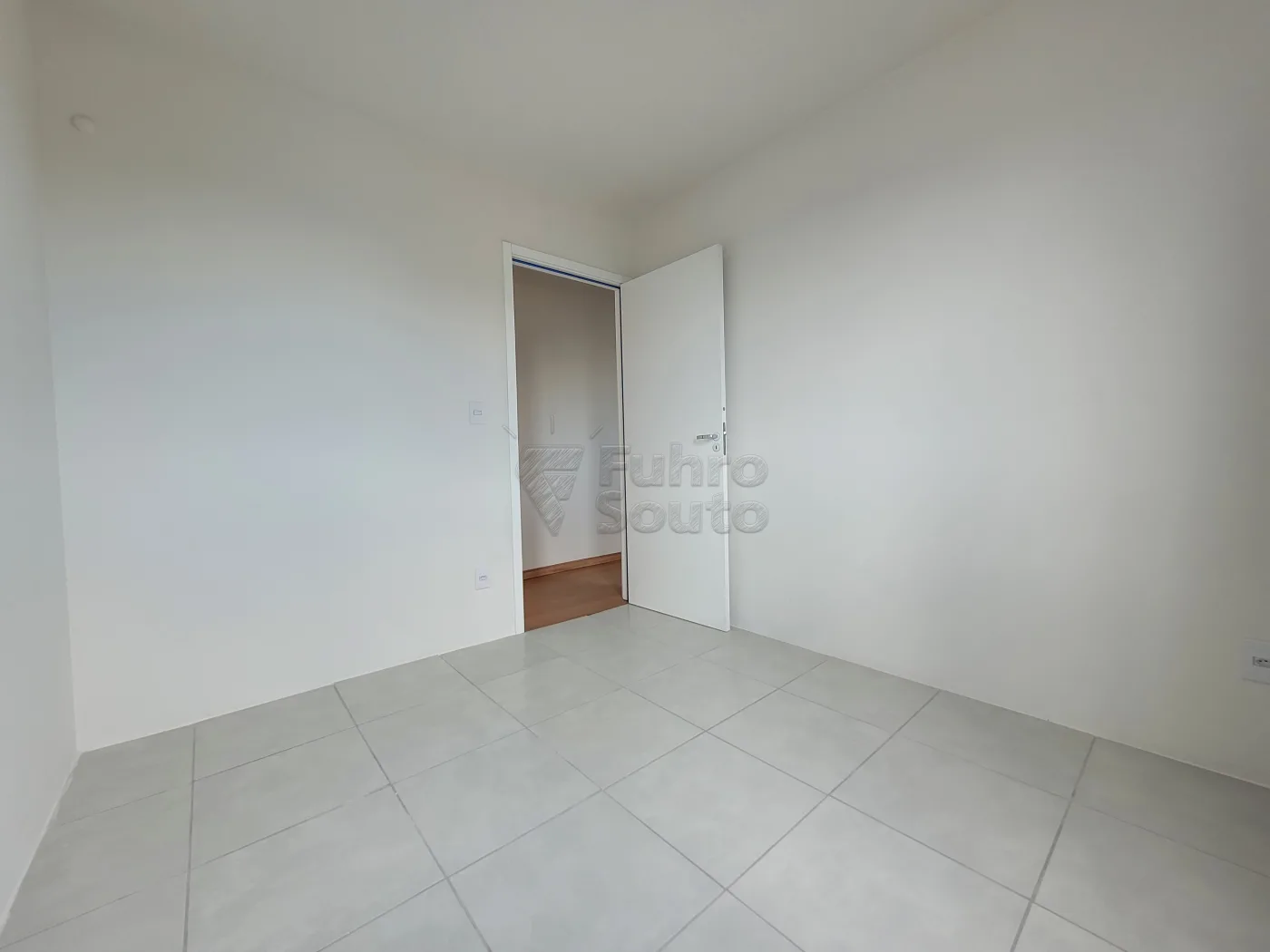 Comprar Apartamento / Padr&atilde;o em Pelotas R$ 169.900,00 - Foto 12