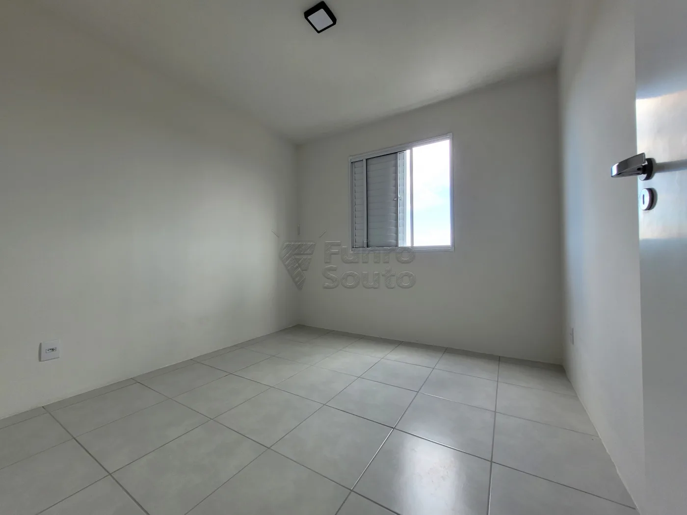 Comprar Apartamento / Padr&atilde;o em Pelotas R$ 169.900,00 - Foto 13