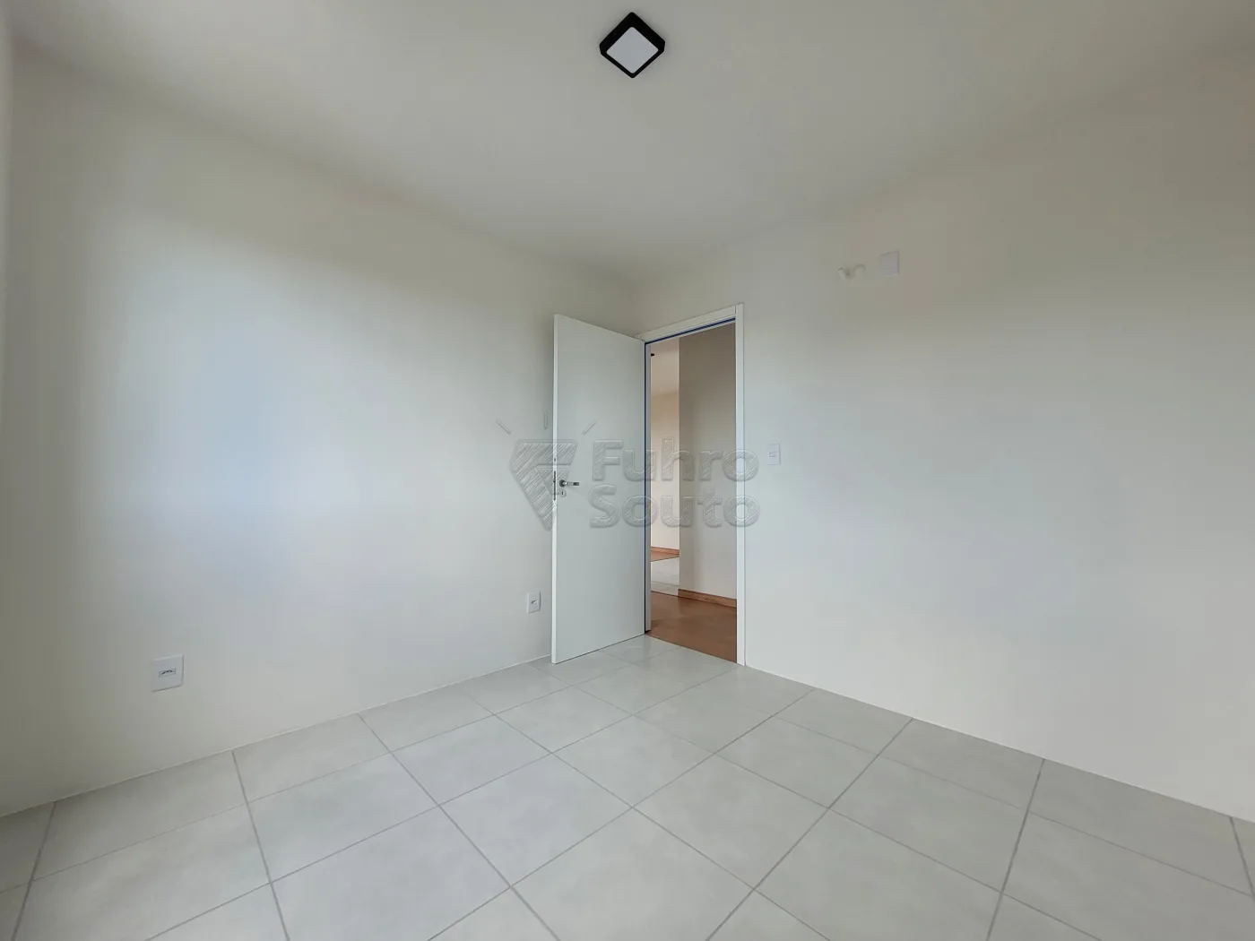 Comprar Apartamento / Padr&atilde;o em Pelotas R$ 169.900,00 - Foto 14