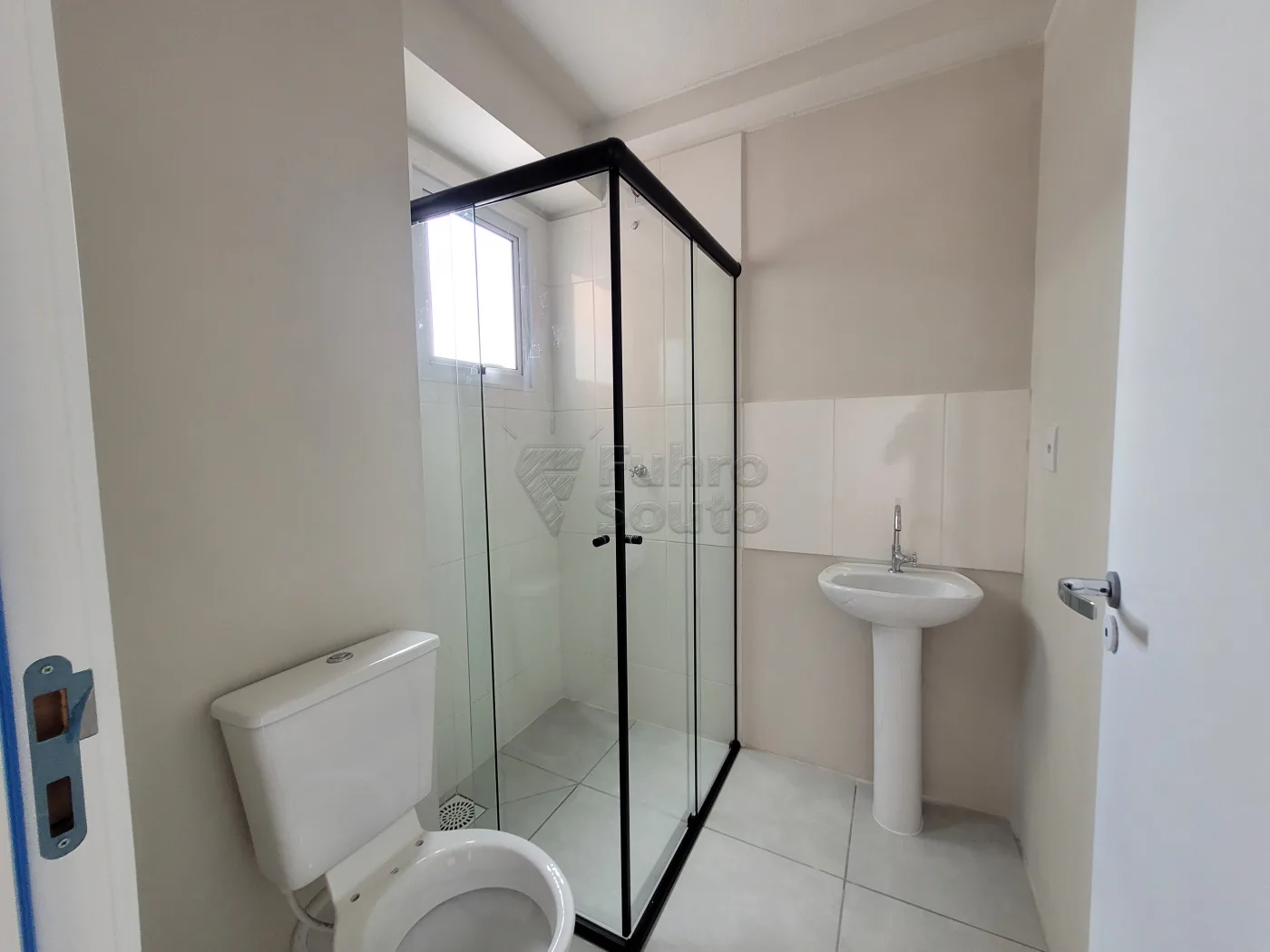 Comprar Apartamento / Padr&atilde;o em Pelotas R$ 169.900,00 - Foto 15