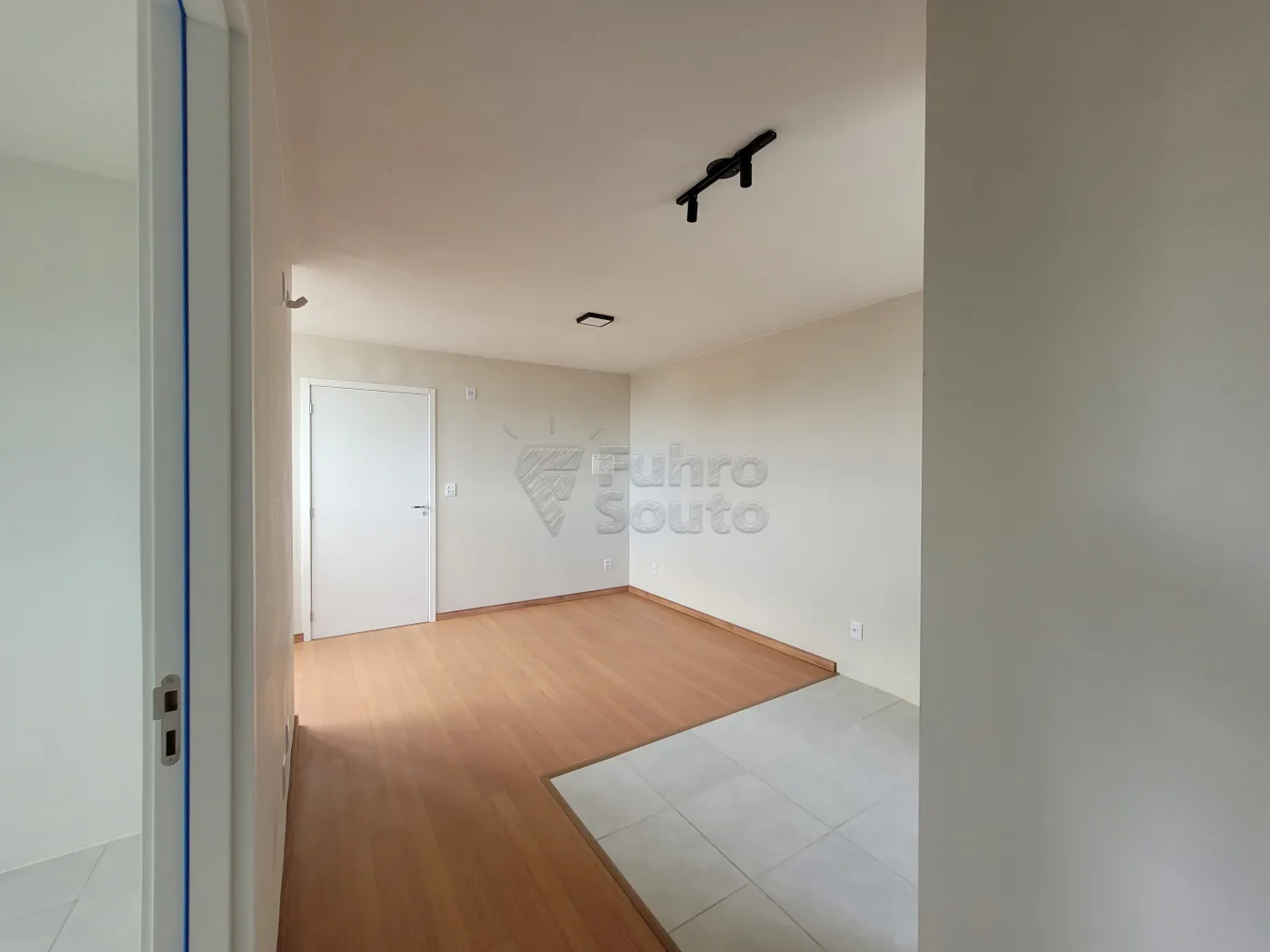 Comprar Apartamento / Padr&atilde;o em Pelotas R$ 169.900,00 - Foto 16