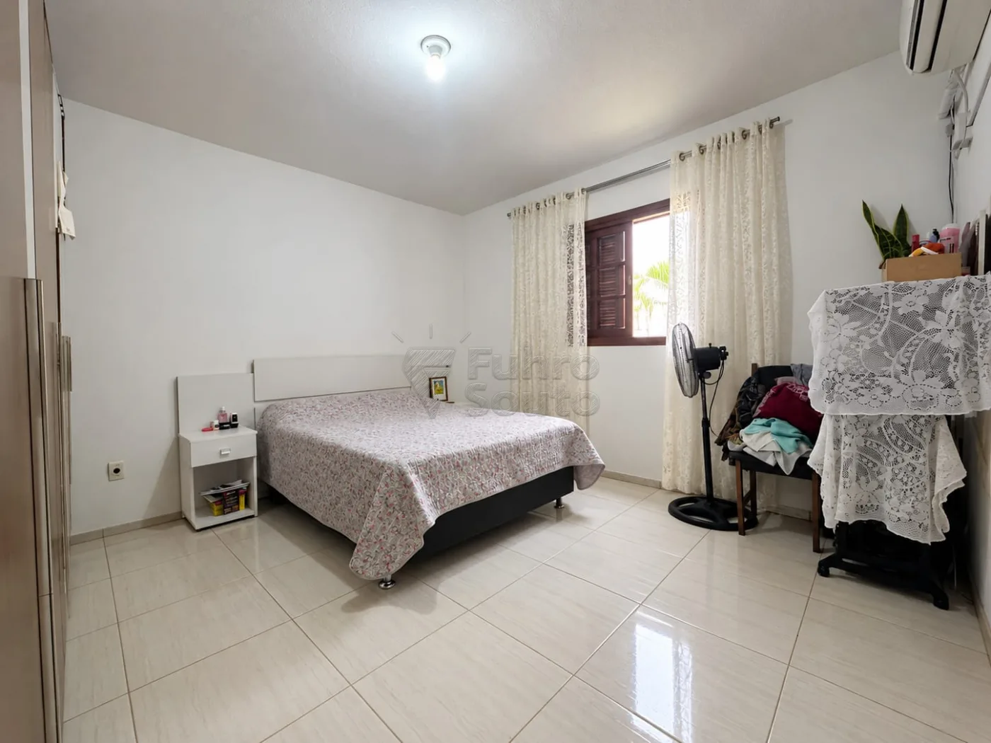 Comprar Casa / Padr&atilde;o em Pelotas R$ 318.000,00 - Foto 3