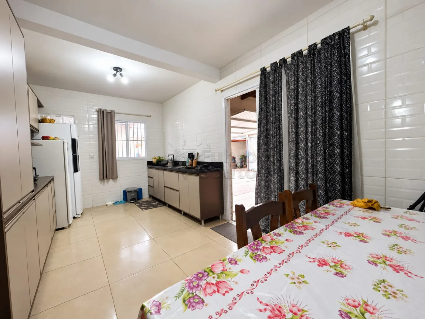 Comprar Casa / Padr&atilde;o em Pelotas R$ 318.000,00 - Foto 7