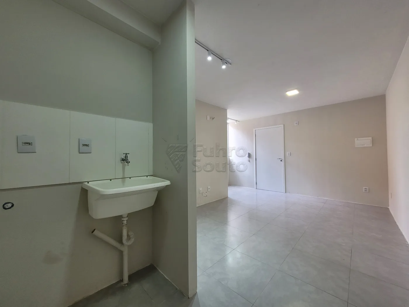 Comprar Apartamento / Padr&atilde;o em Pelotas R$ 169.900,00 - Foto 4
