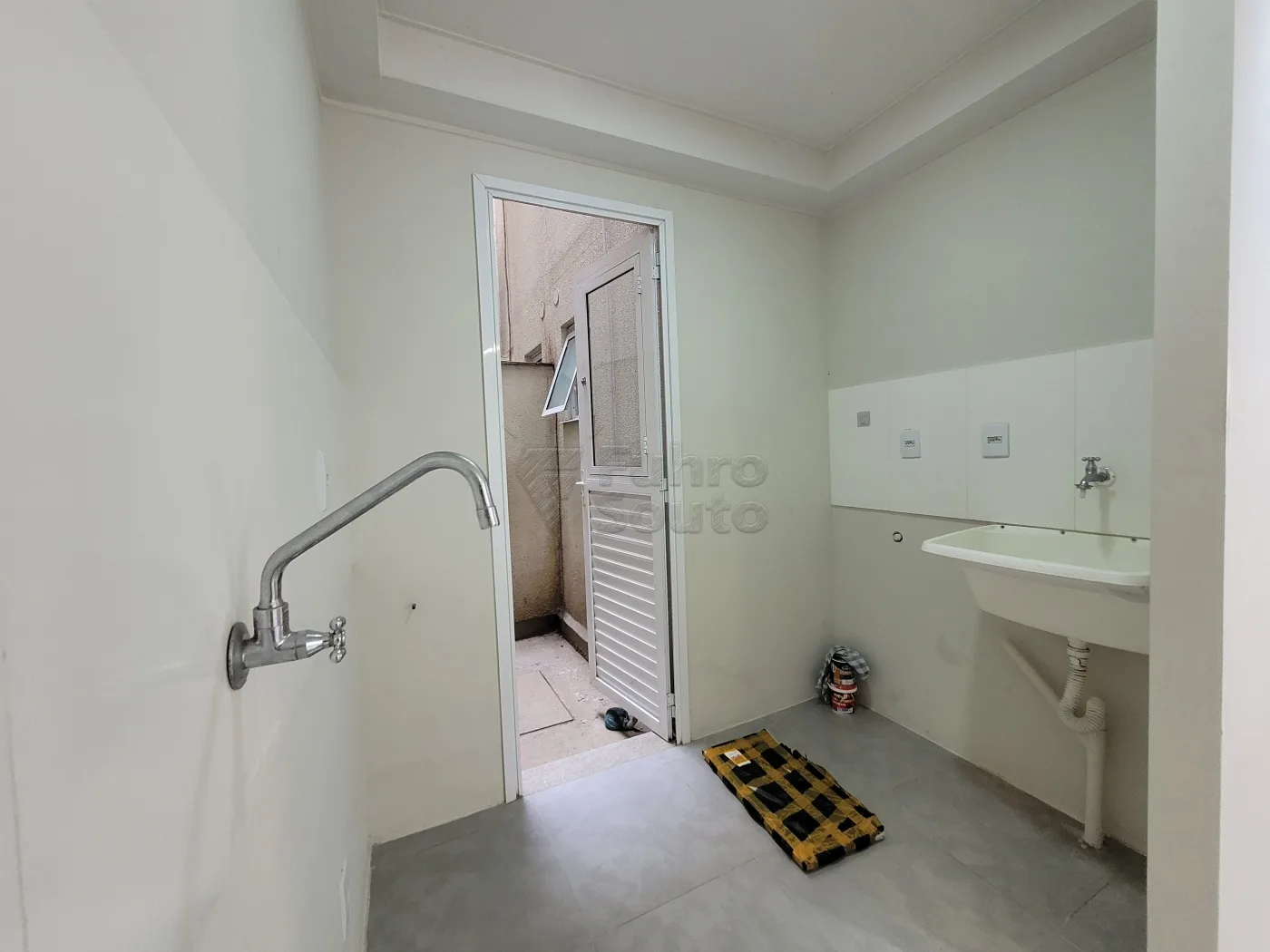 Comprar Apartamento / Padr&atilde;o em Pelotas R$ 169.900,00 - Foto 5