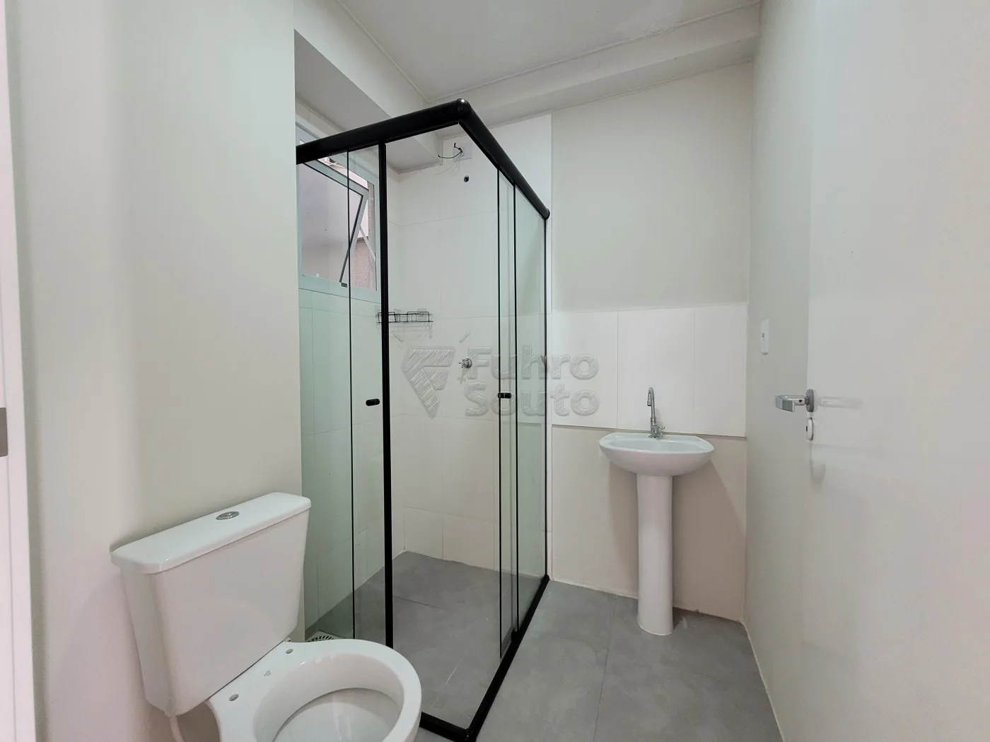 Comprar Apartamento / Padr&atilde;o em Pelotas R$ 169.900,00 - Foto 6