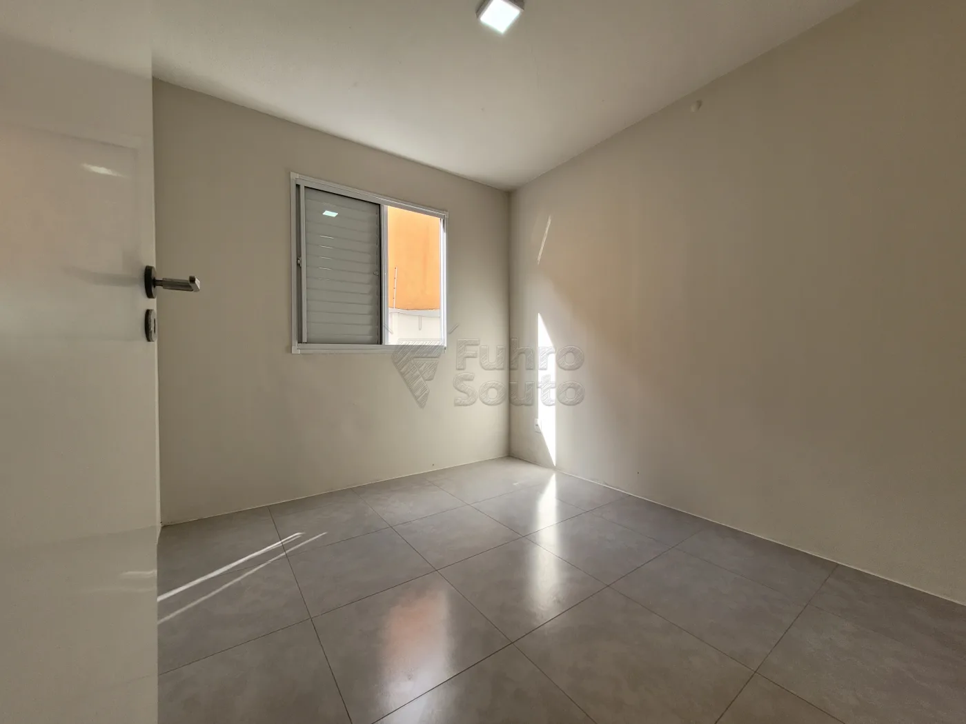 Comprar Apartamento / Padr&atilde;o em Pelotas R$ 169.900,00 - Foto 9