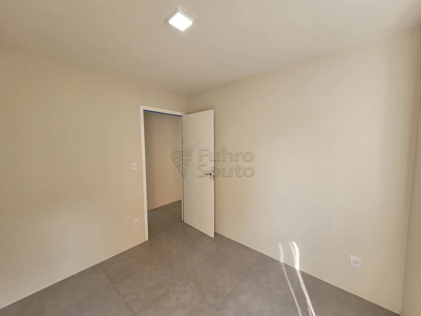 Comprar Apartamento / Padr&atilde;o em Pelotas R$ 169.900,00 - Foto 10