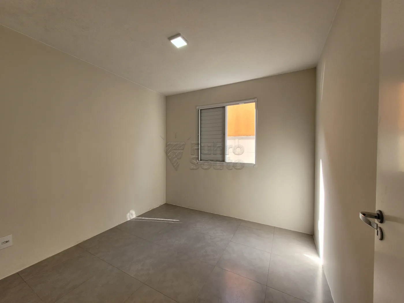 Comprar Apartamento / Padr&atilde;o em Pelotas R$ 169.900,00 - Foto 11