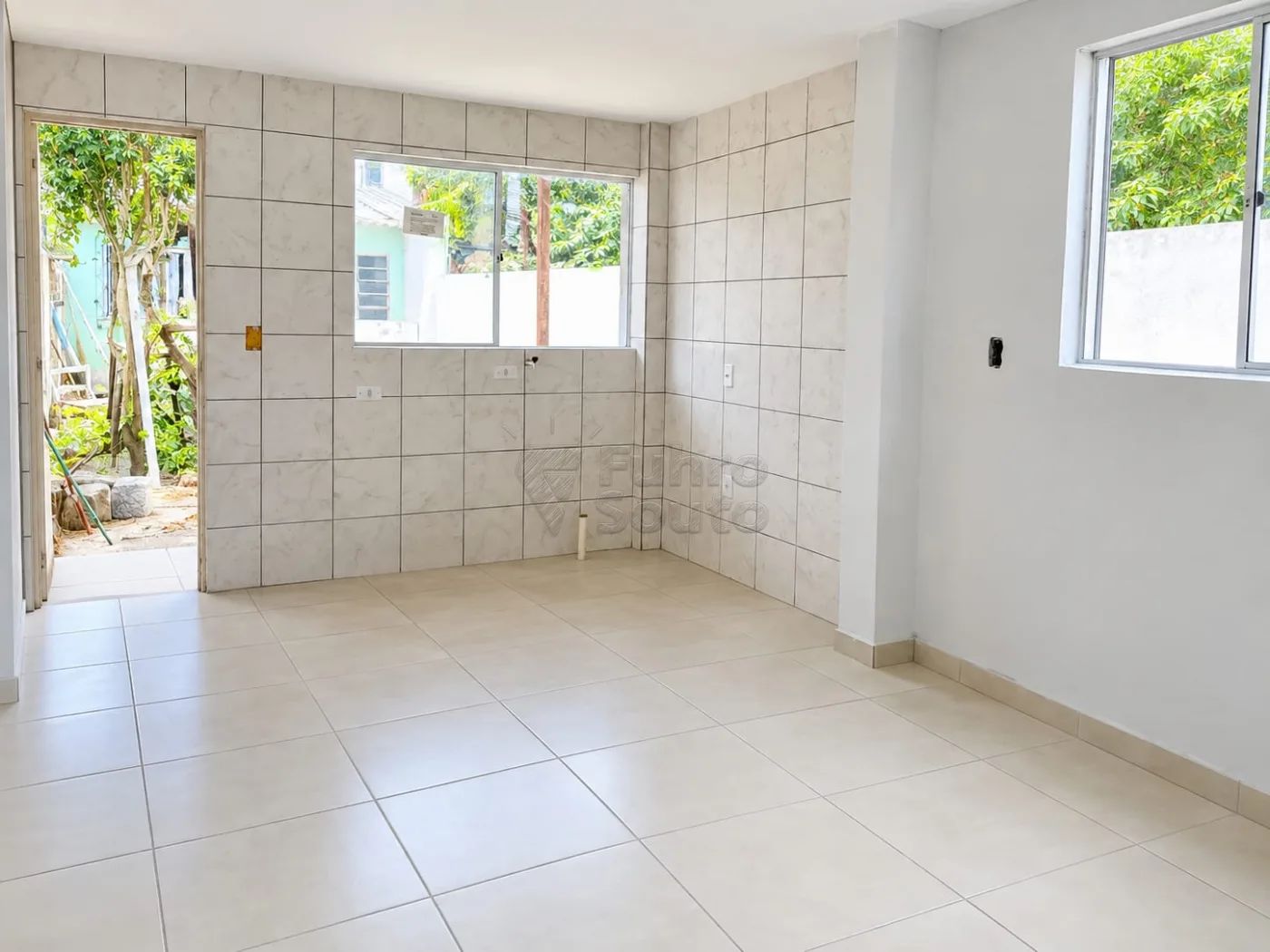 Comprar Casa / Padr&atilde;o em Pelotas R$ 197.000,00 - Foto 5