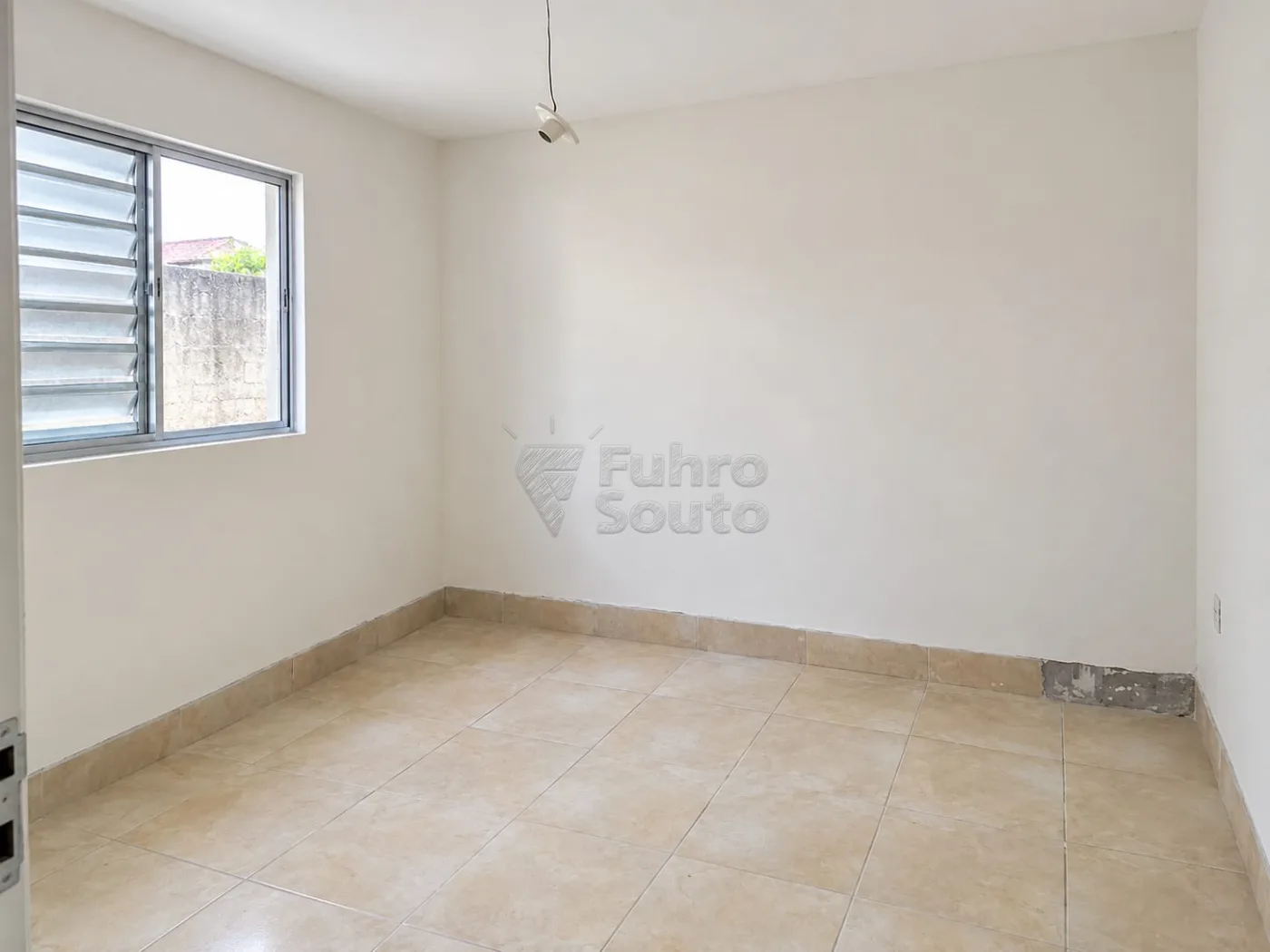 Comprar Casa / Padr&atilde;o em Pelotas R$ 197.000,00 - Foto 6
