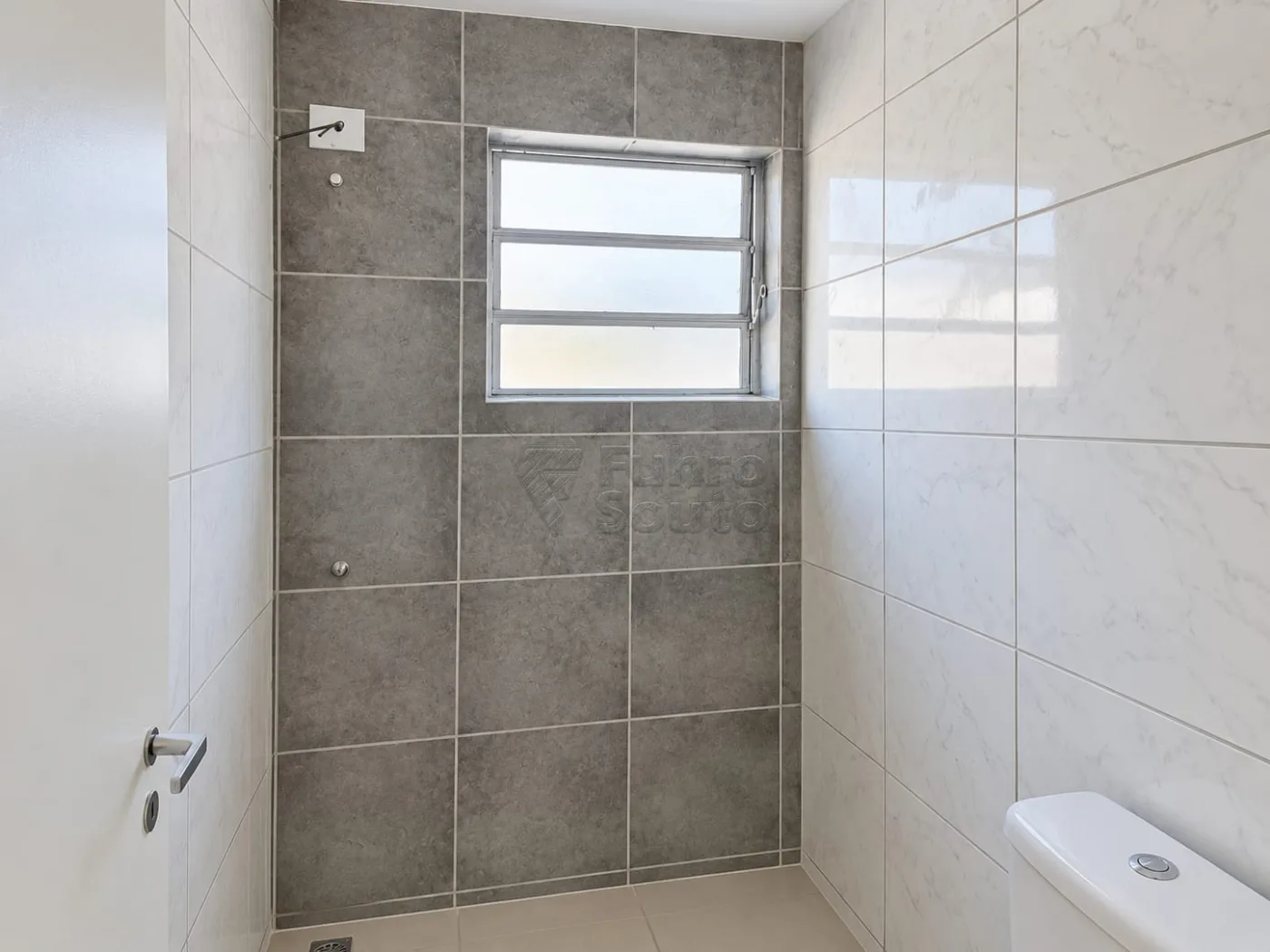 Comprar Casa / Padr&atilde;o em Pelotas R$ 197.000,00 - Foto 9
