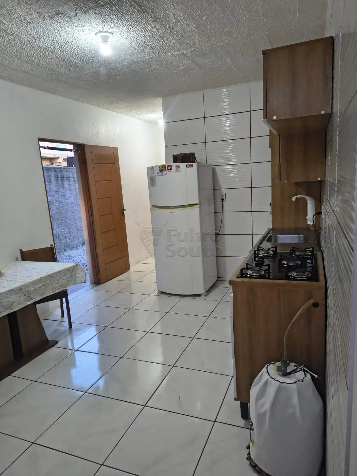 Comprar Casa / Padr&atilde;o em Pelotas R$ 280.000,00 - Foto 1