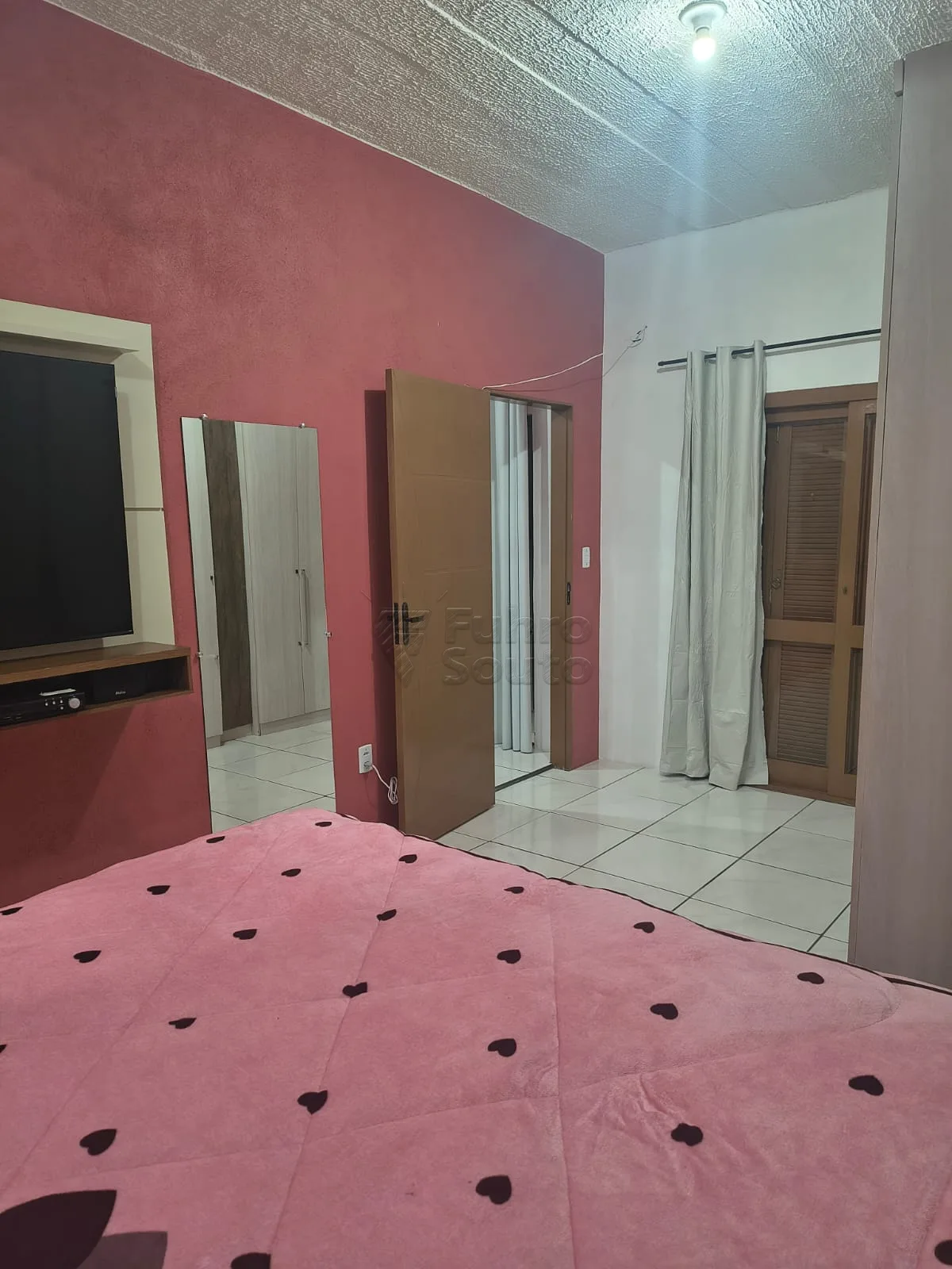 Comprar Casa / Padr&atilde;o em Pelotas R$ 280.000,00 - Foto 2