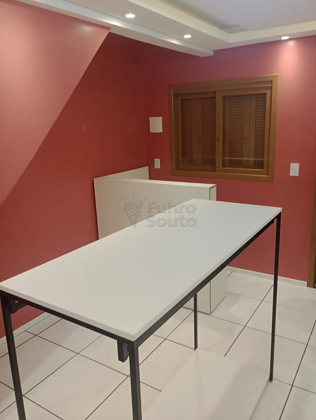 Comprar Casa / Padr&atilde;o em Pelotas R$ 280.000,00 - Foto 3