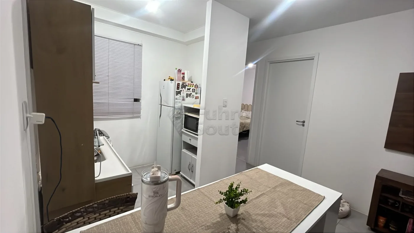 Comprar Apartamento / Padr&atilde;o em Pelotas R$ 180.000,00 - Foto 3