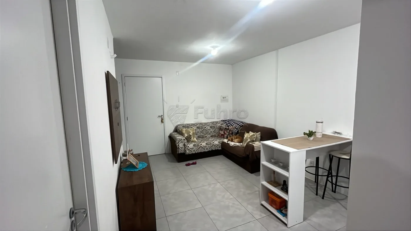 Comprar Apartamento / Padr&atilde;o em Pelotas R$ 180.000,00 - Foto 4
